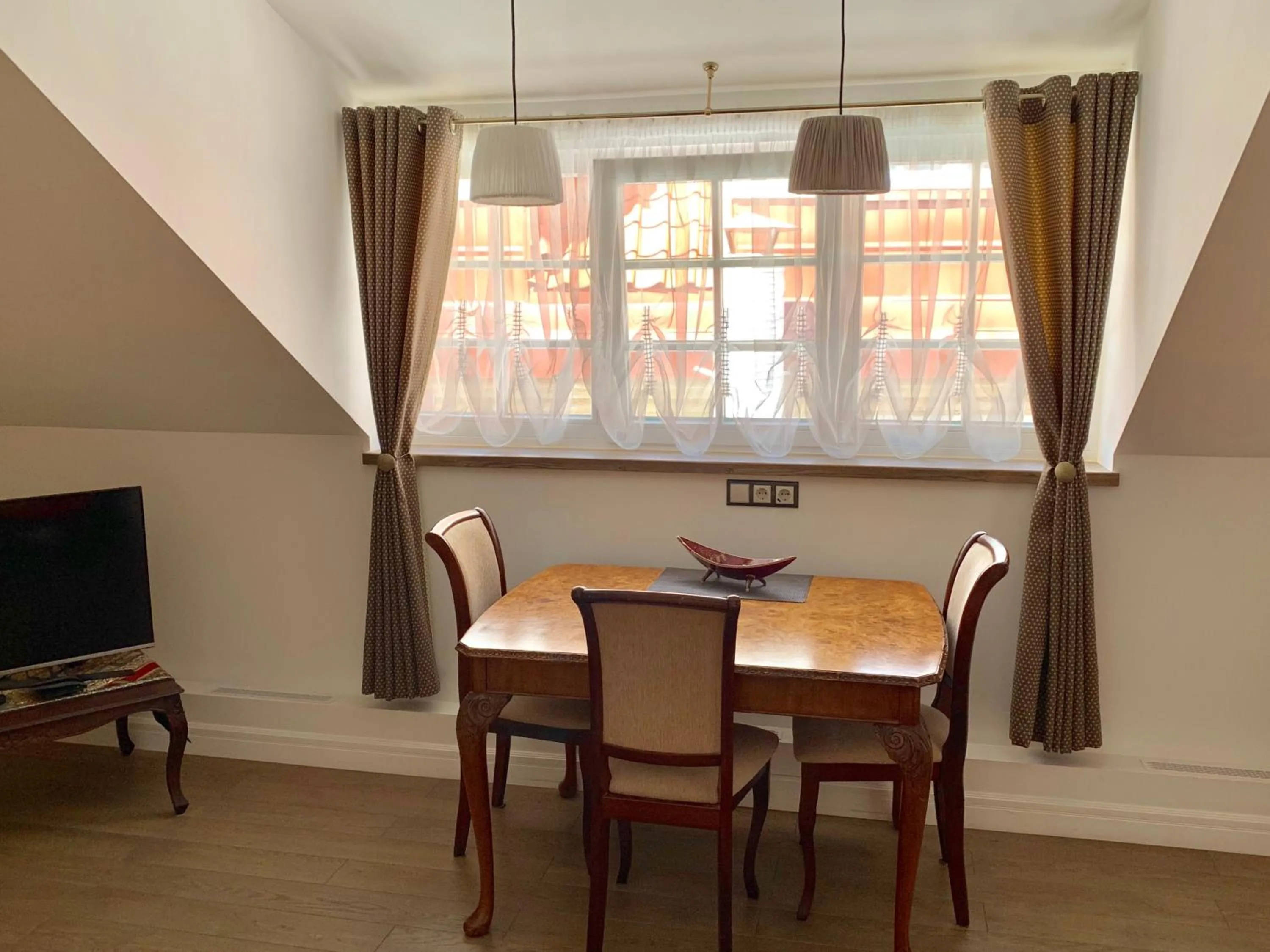 Dining area in Very Vilnius Pilies street