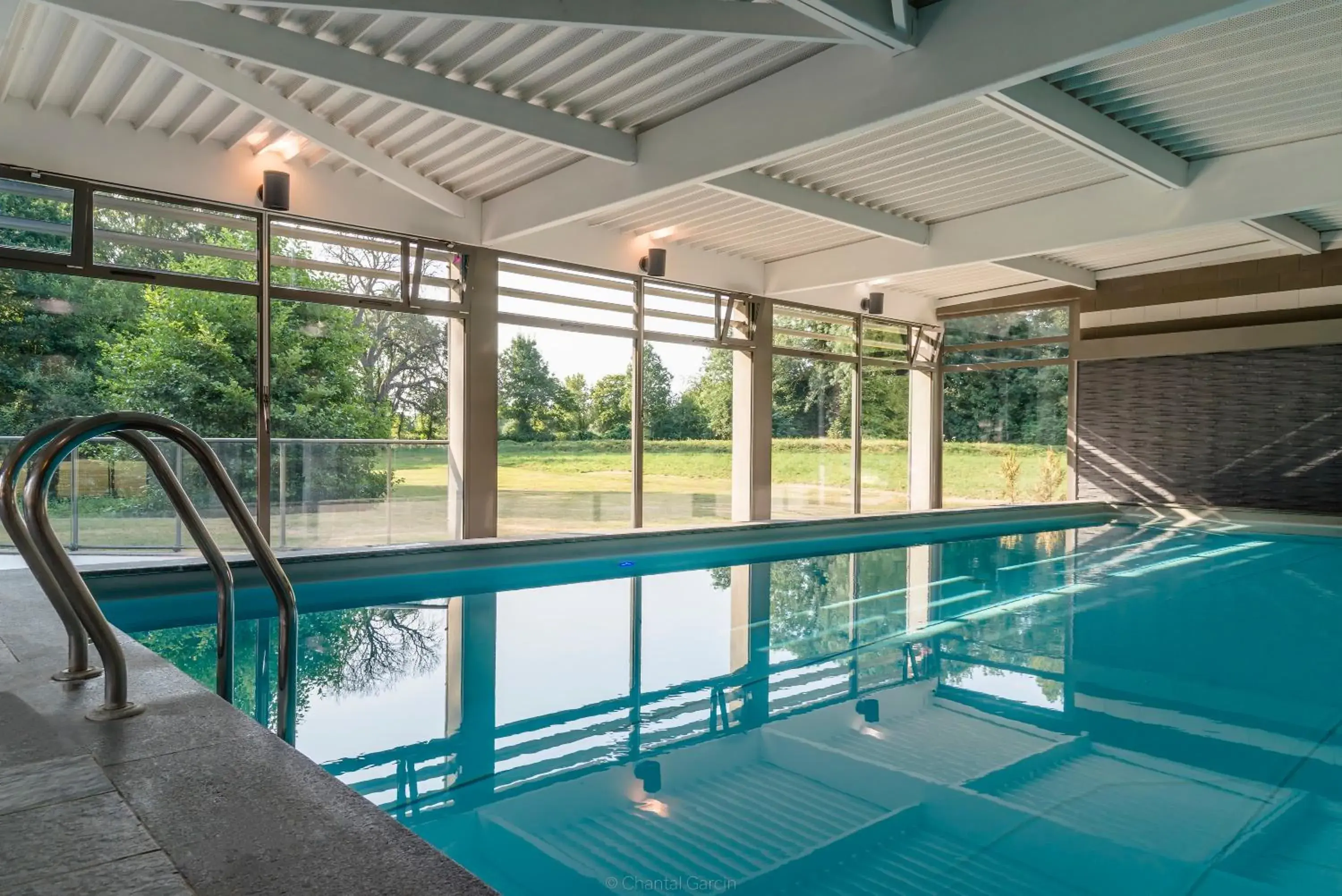 Swimming pool in Hôtel Château Tilques Swimming pool in Hôtel Château Tilques