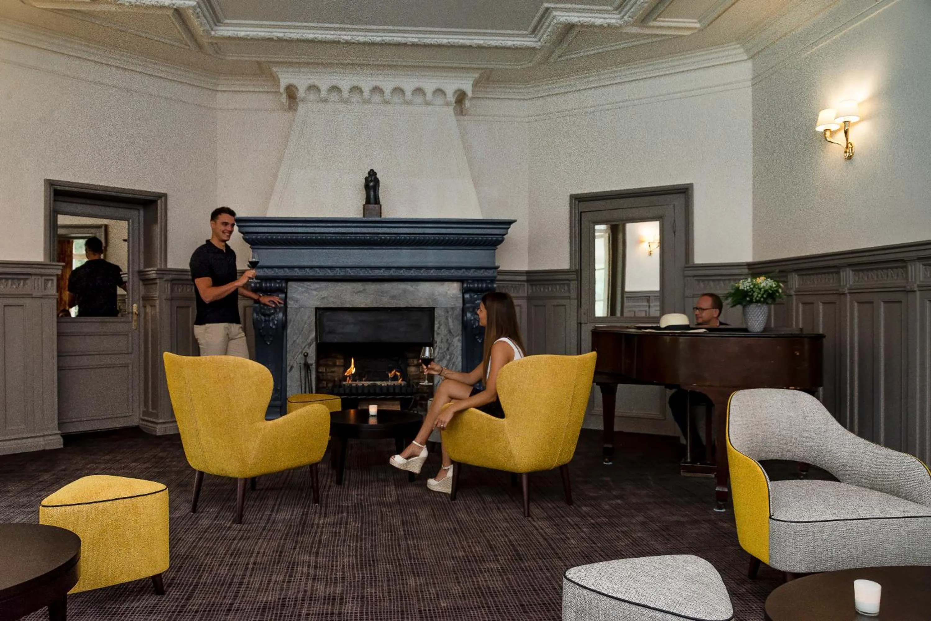 Living room in Hôtel Château Tilques