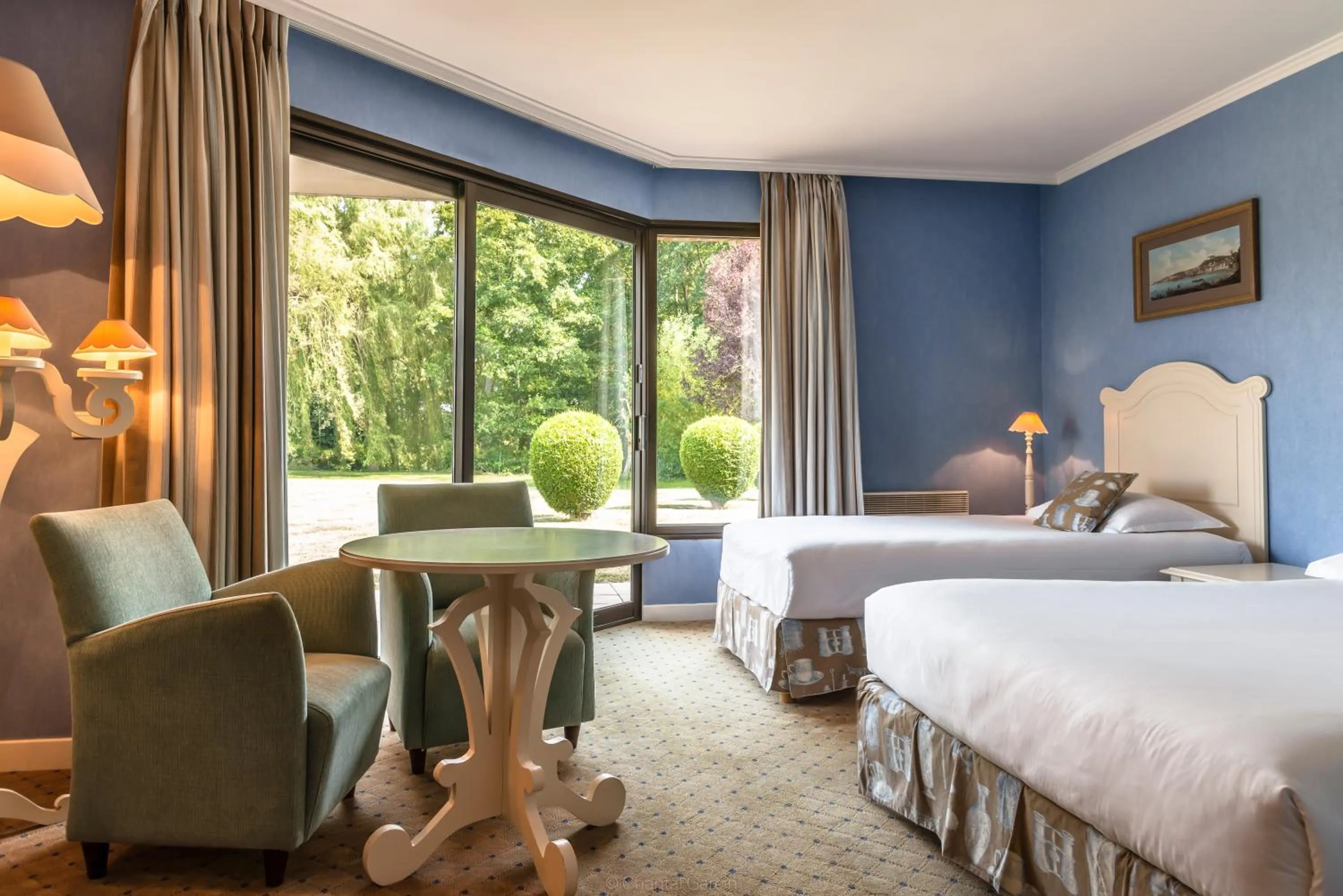 Photo of the whole room, Bed in Hôtel Château Tilques