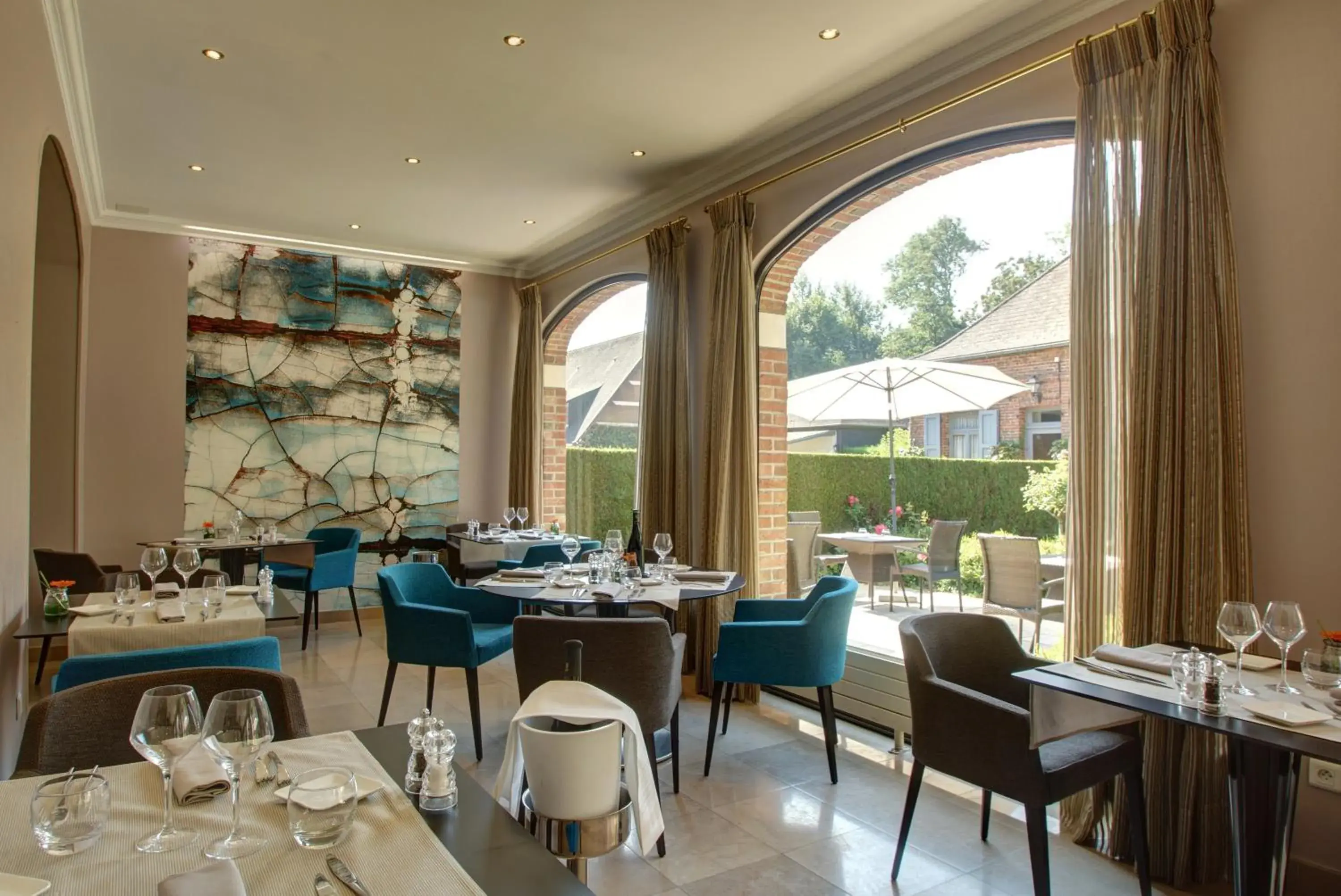 Restaurant/places to eat in Hôtel Château Tilques Restaurant/places to eat in Hôtel Château Tilques