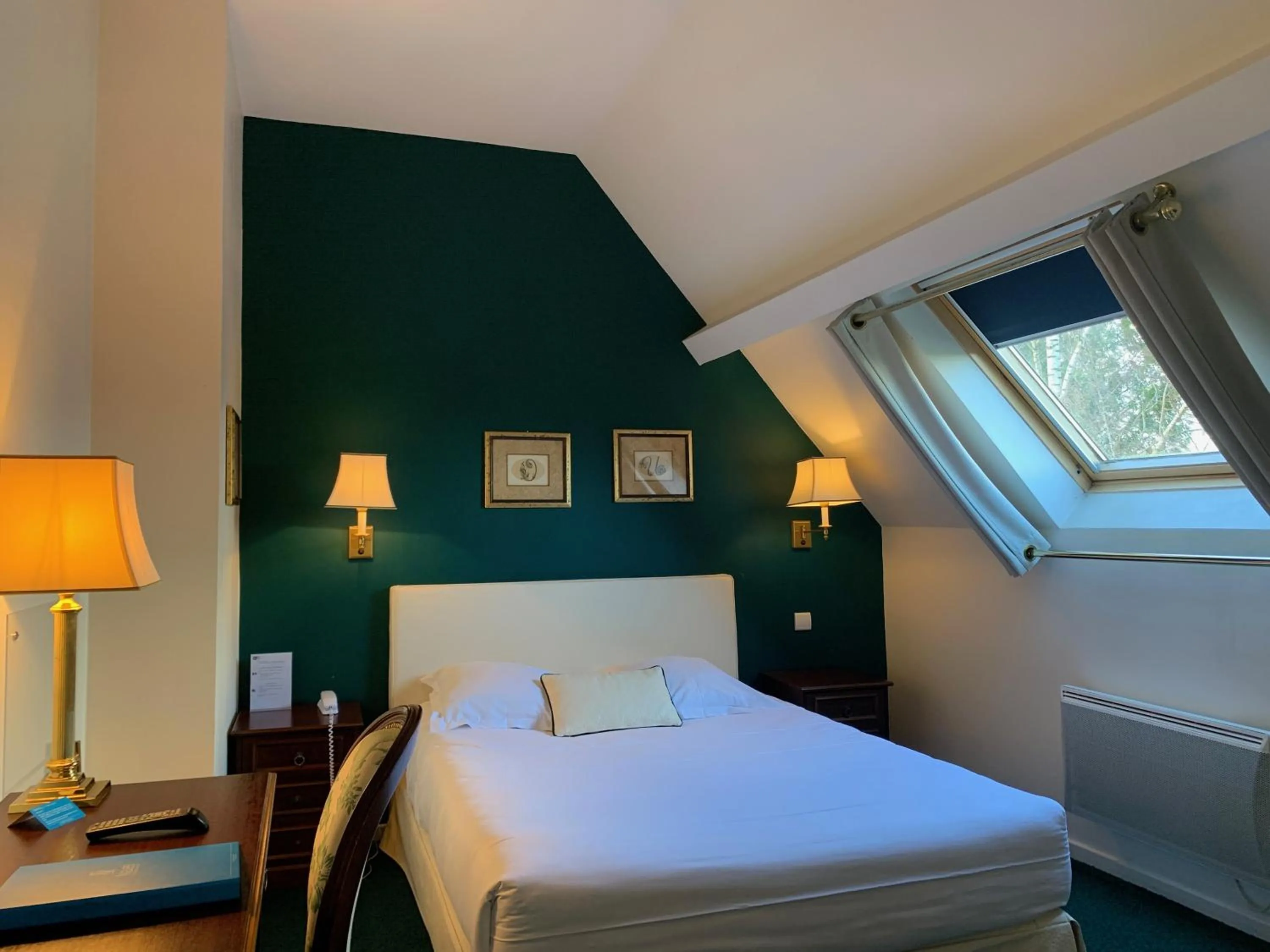 Bed in Hôtel Château Tilques