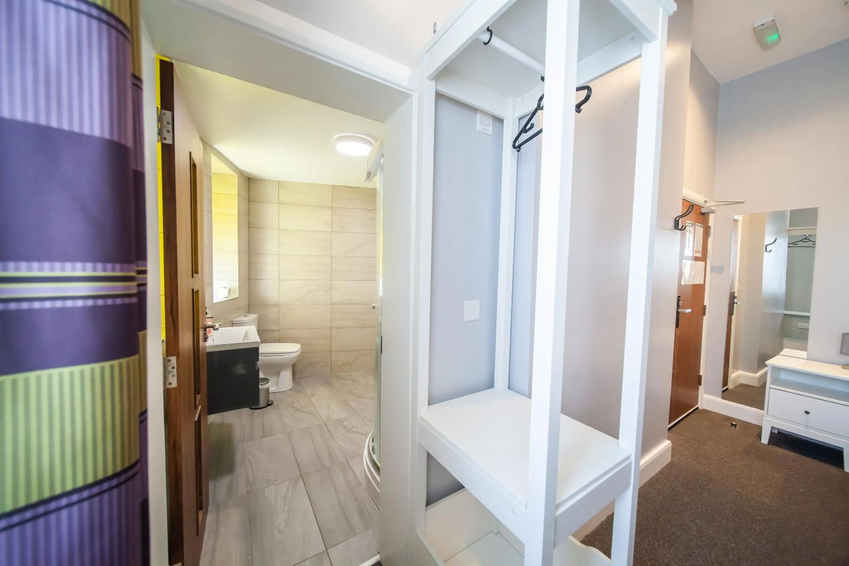 Bedroom in OYO The Arch, Wembly Stadium