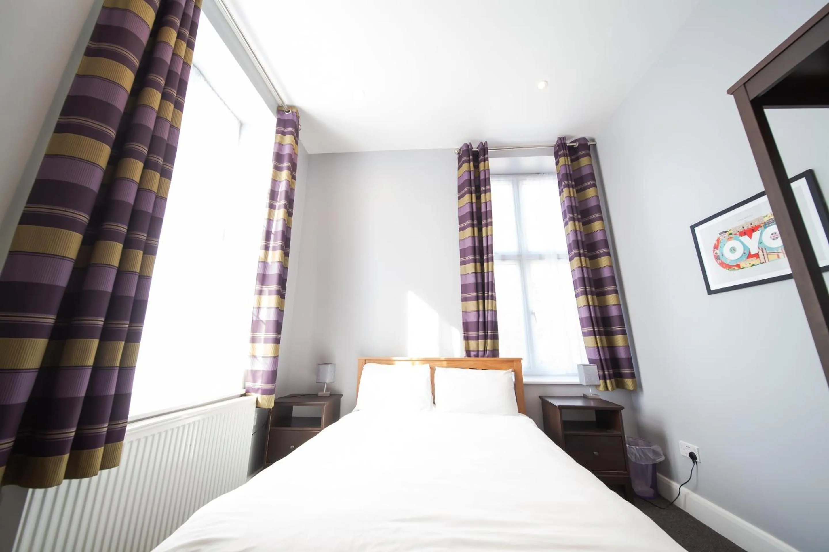 Bedroom, Bed in OYO The Arch, Wembly Stadium