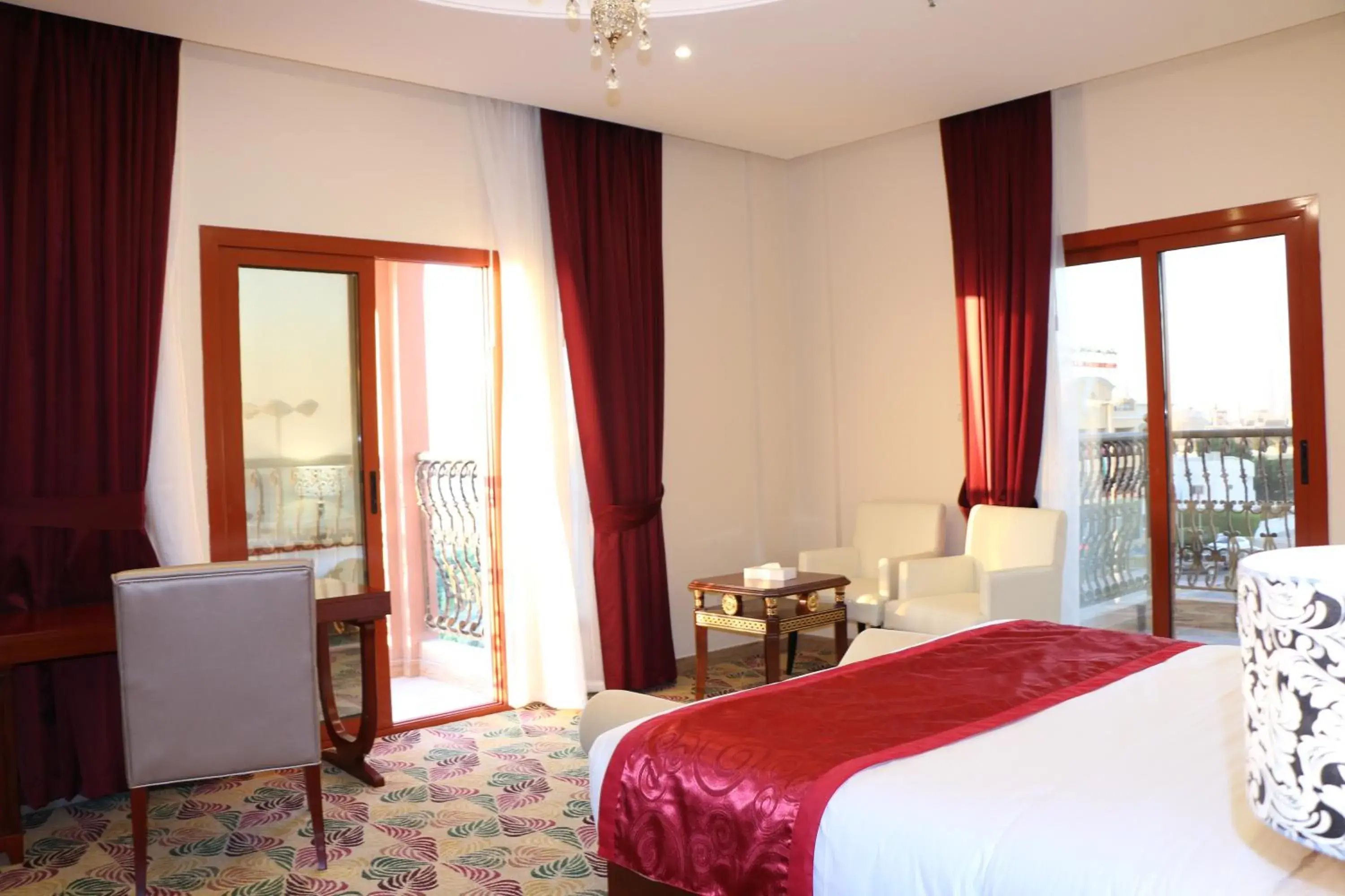 Balcony/Terrace, Bed in Red Castle Hotel - Managed by Aoudi Consultants