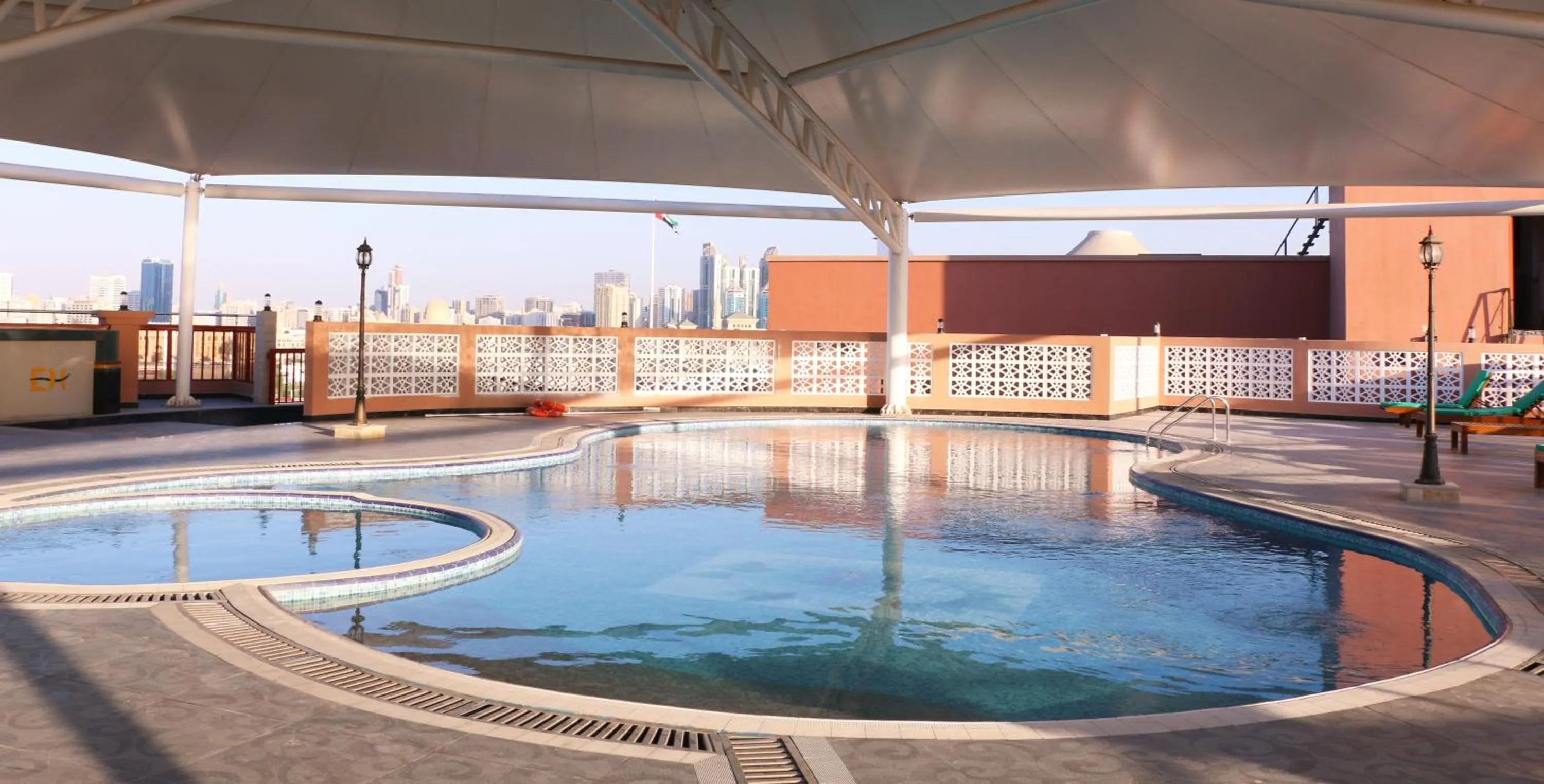 Swimming pool in Red Castle Hotel