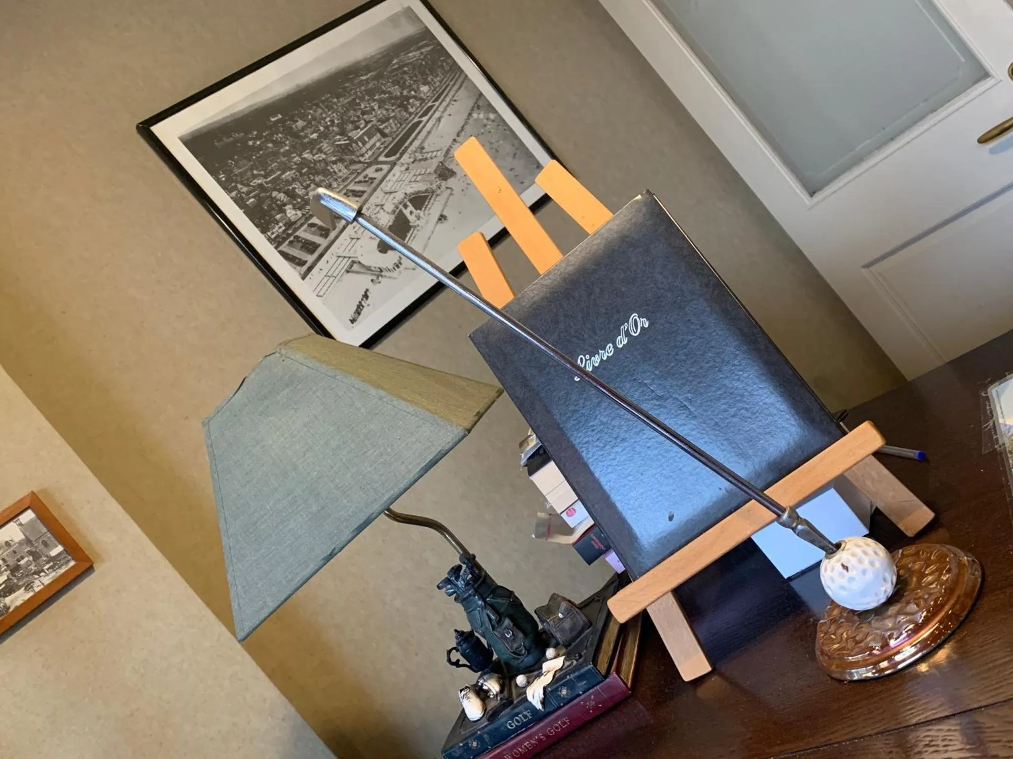 Decorative detail in Hôtel Le Caddy