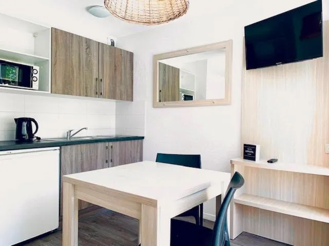 Kitchen or kitchenette in Hippotel