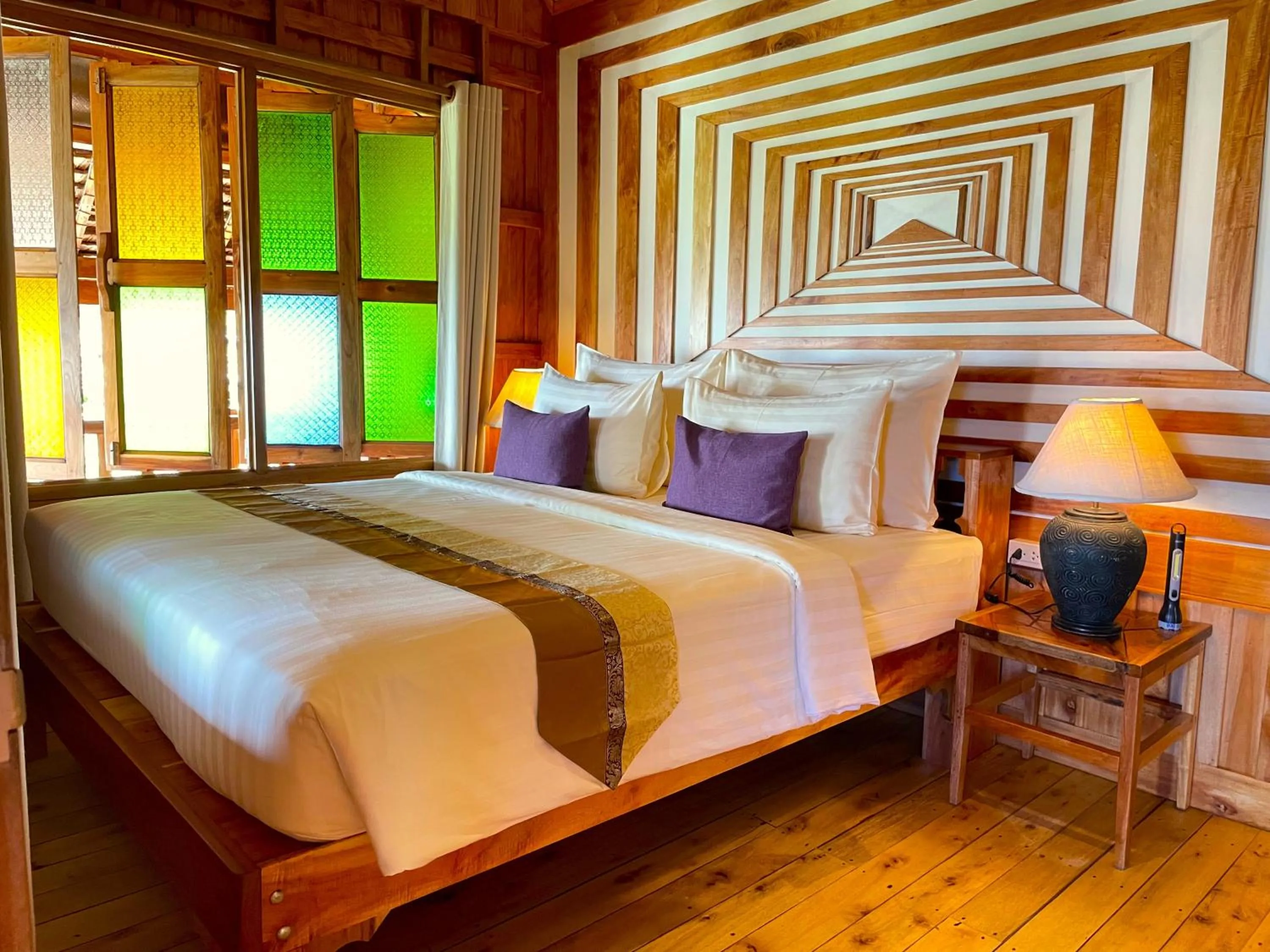 Bed in Phi Phi Phu Chalet Resort