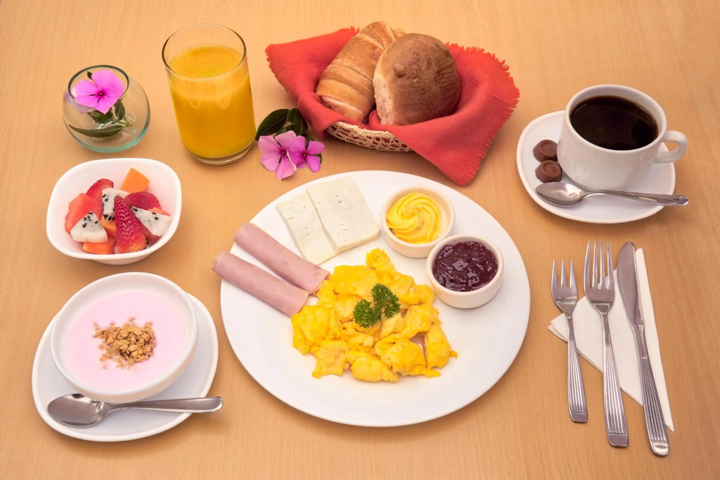 Breakfast in Hotel La Ría Playas
