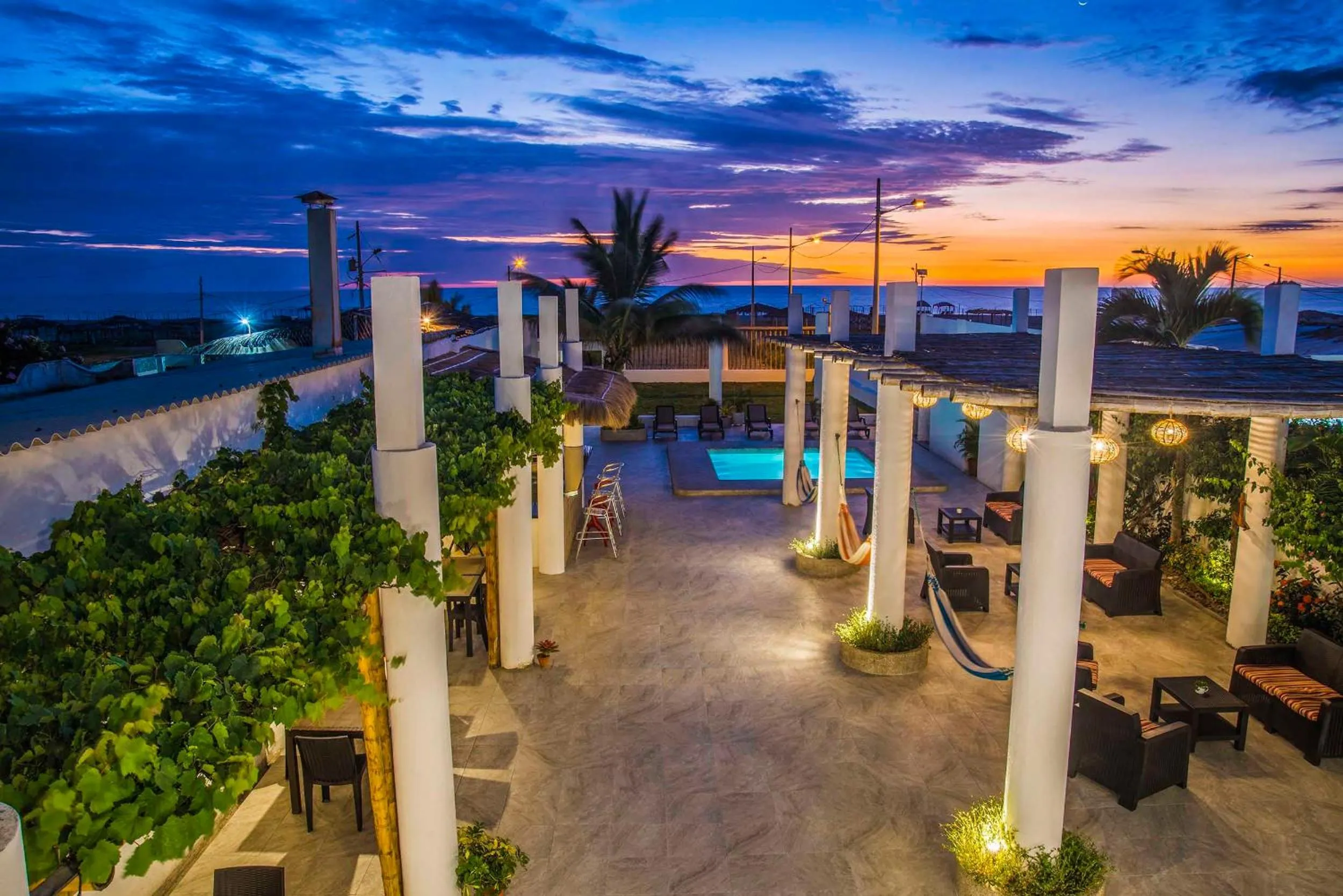 Patio in Hotel La Ría Playas