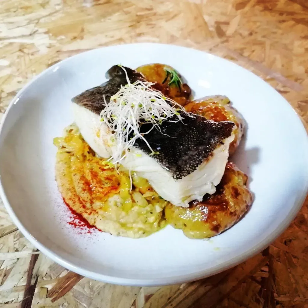 Restaurant/places to eat in Quinta do Caminho, AL