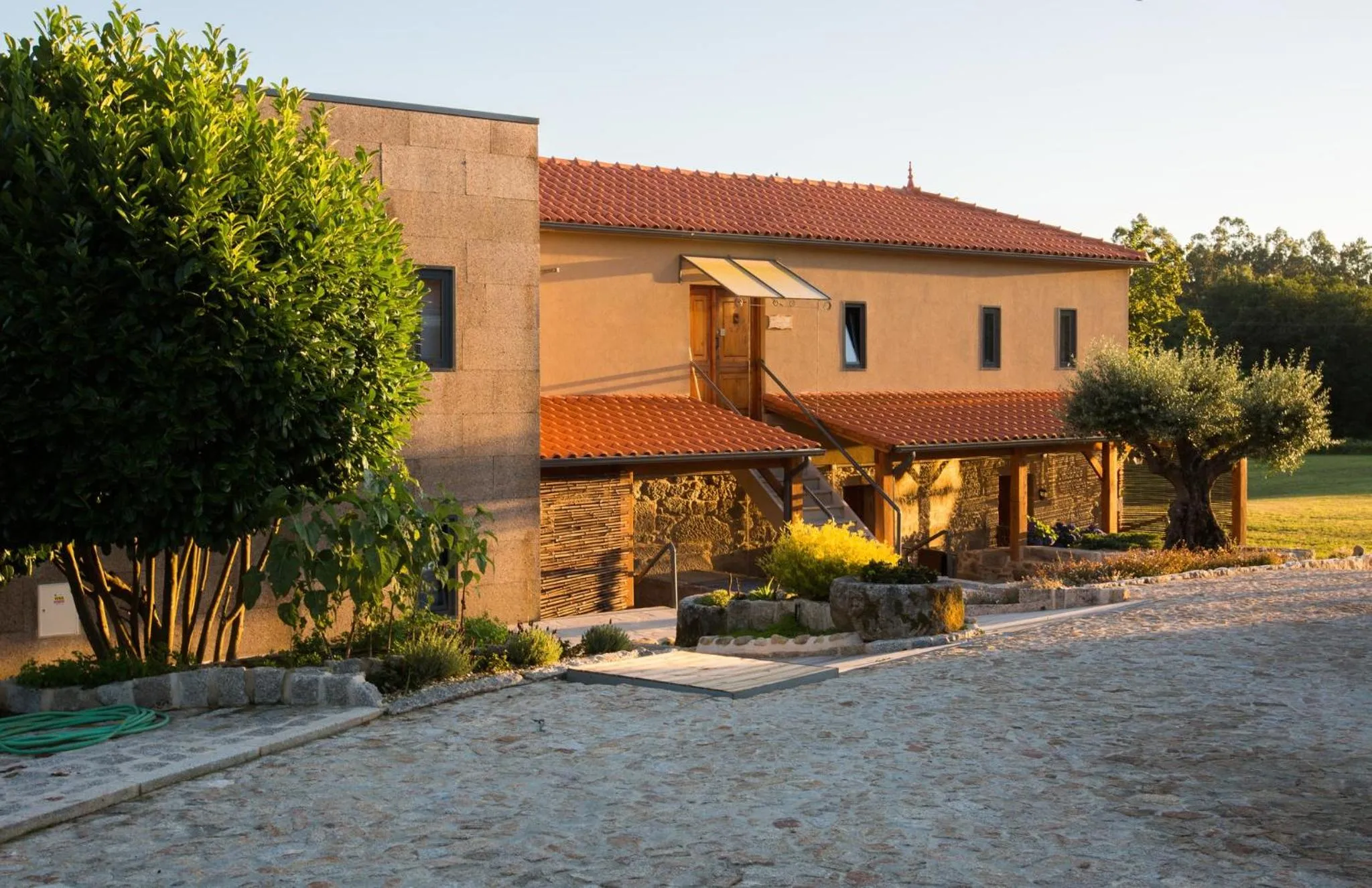 Property building in Quinta do Caminho, AL