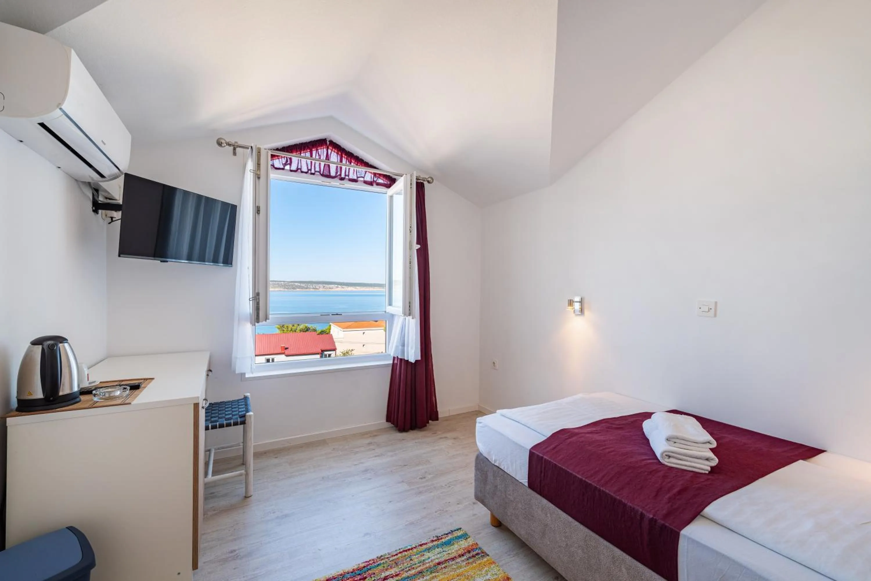 Property building, Bed in Hotel Vicko