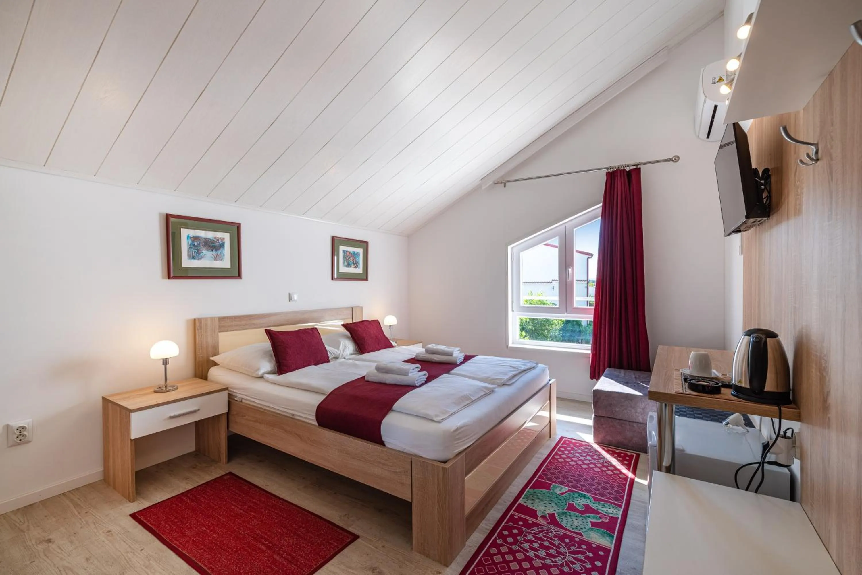 Property building, Bed in Hotel Vicko