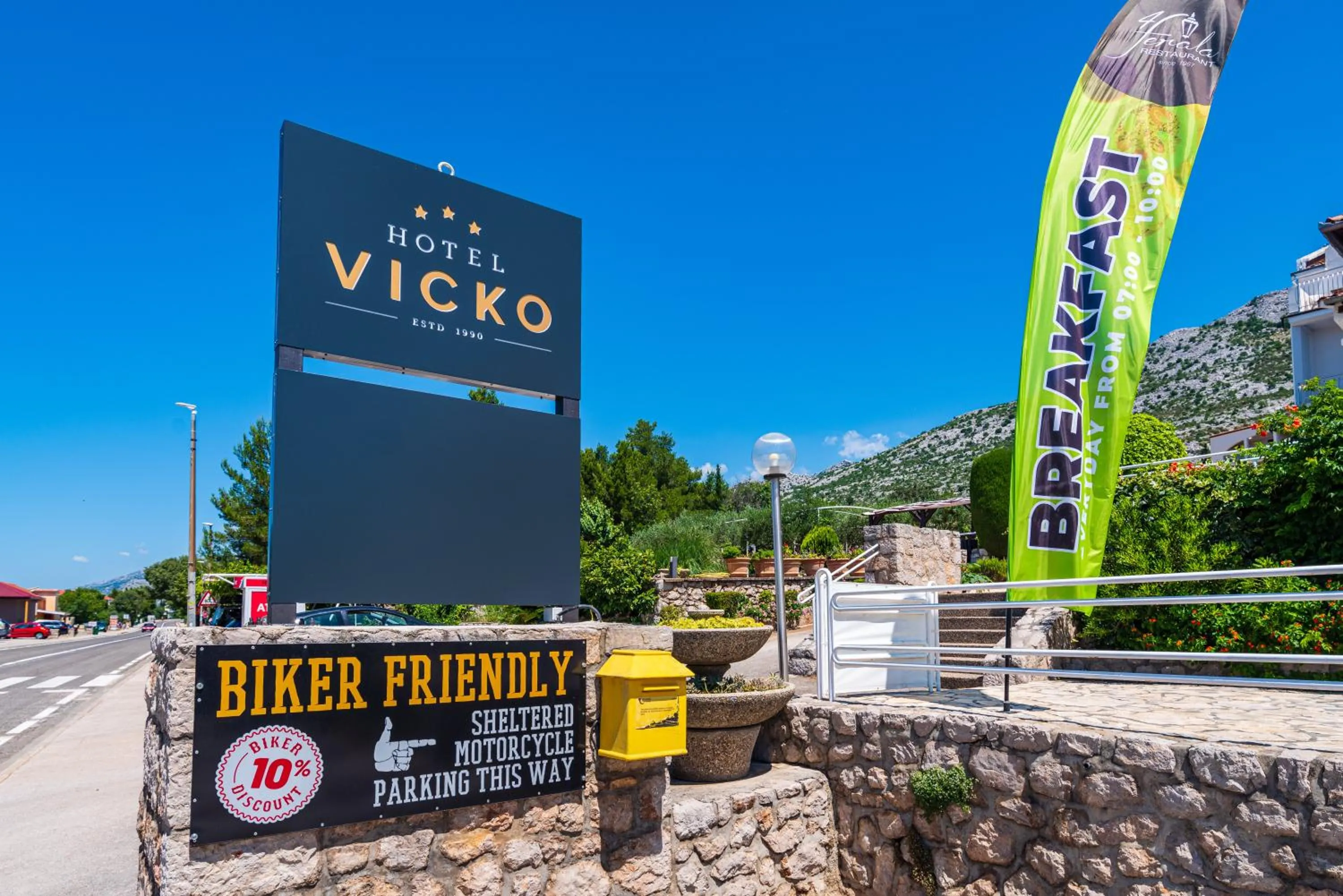 Property building in Hotel Vicko