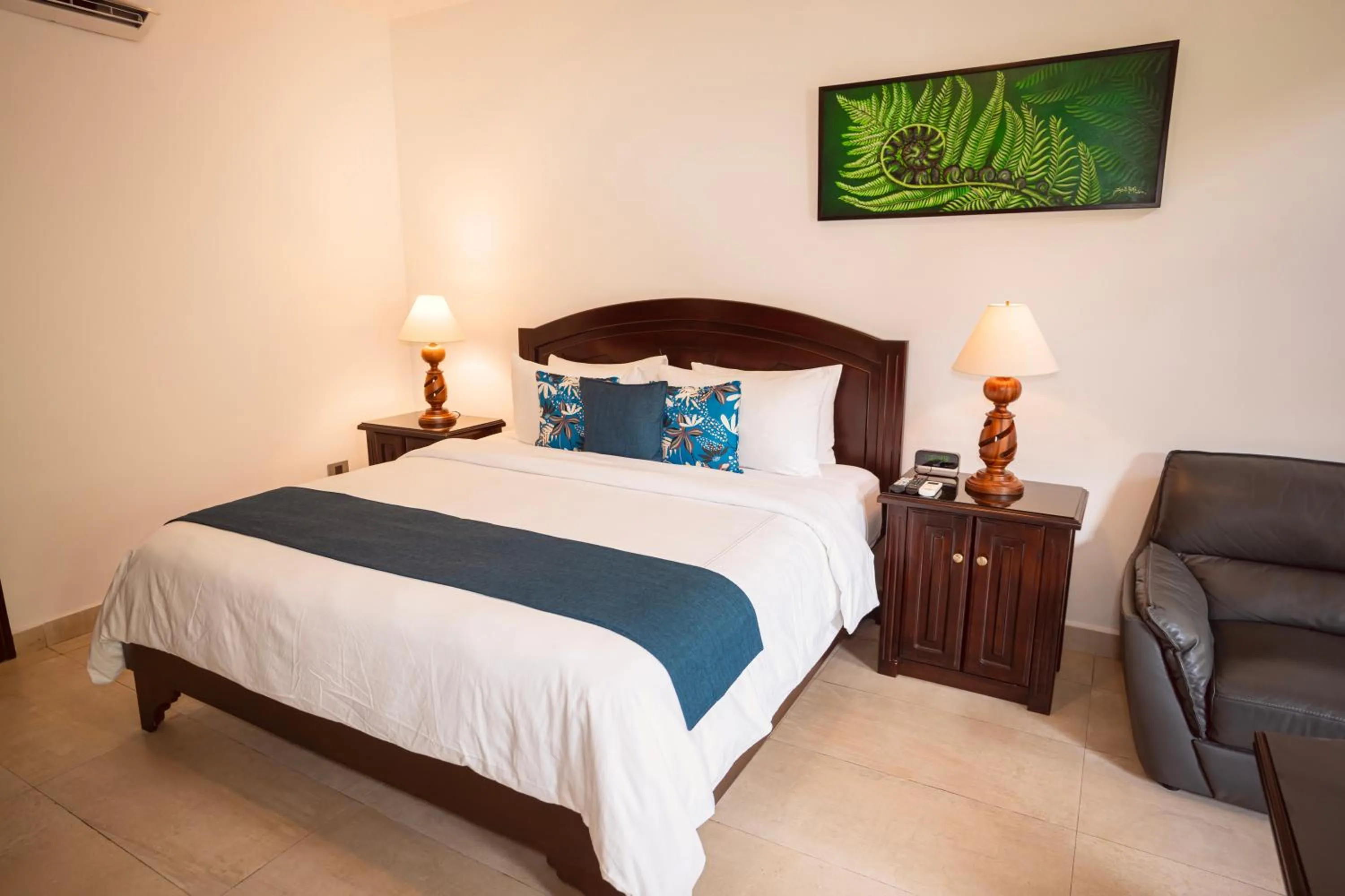 Bed in Paradise Hot Springs - Thermal Water & Volcano Views