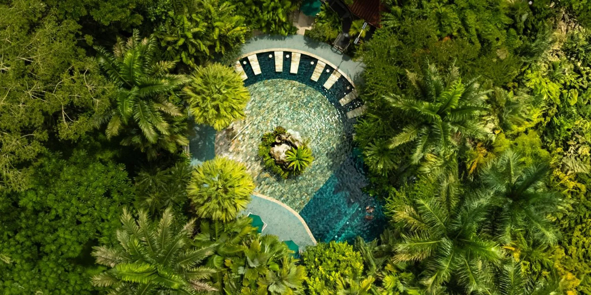 Swimming pool in Paradise Hot Springs - Thermal Water & Volcano Views