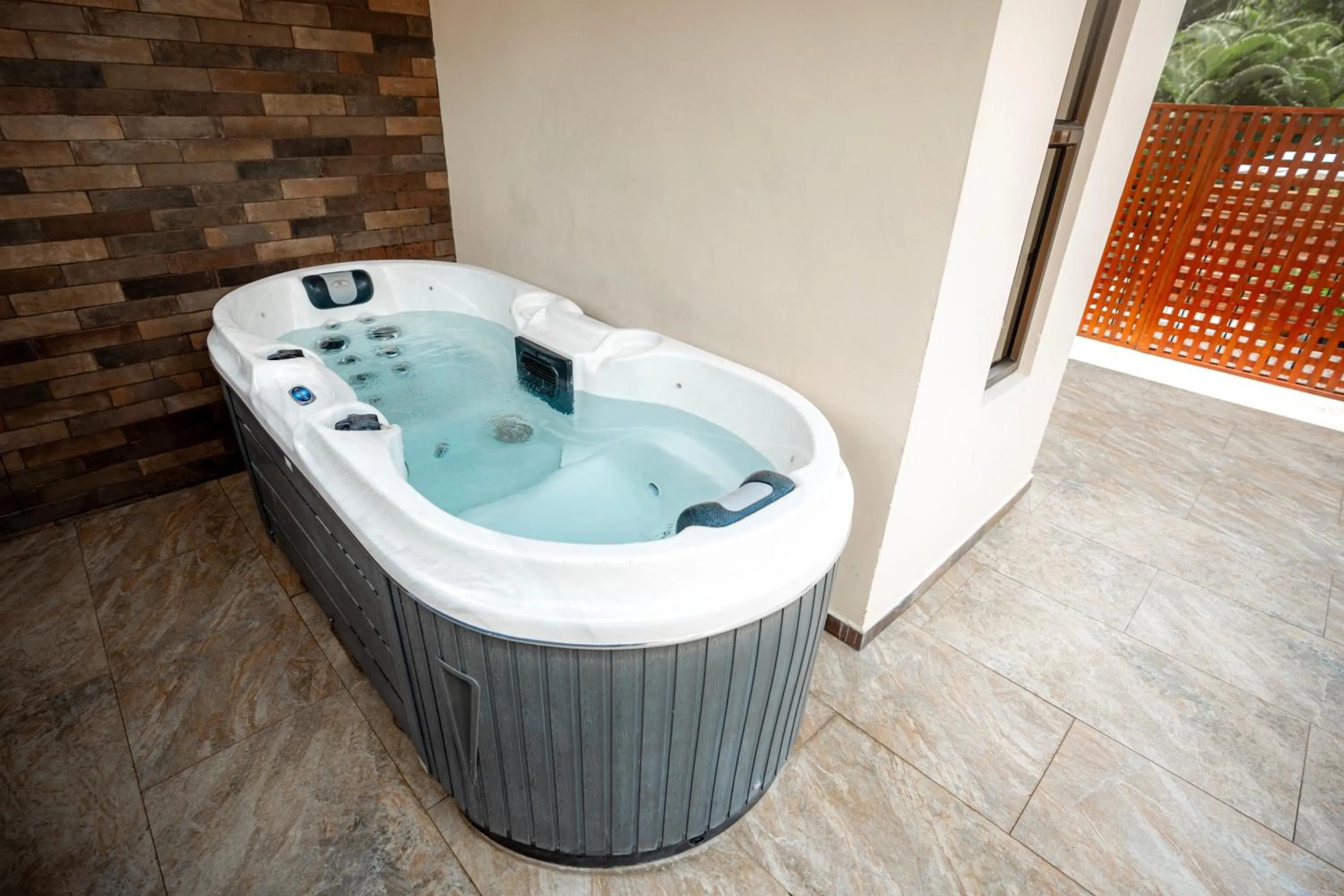 Hot Tub in Paradise Hot Springs - Thermal Water & Volcano Views