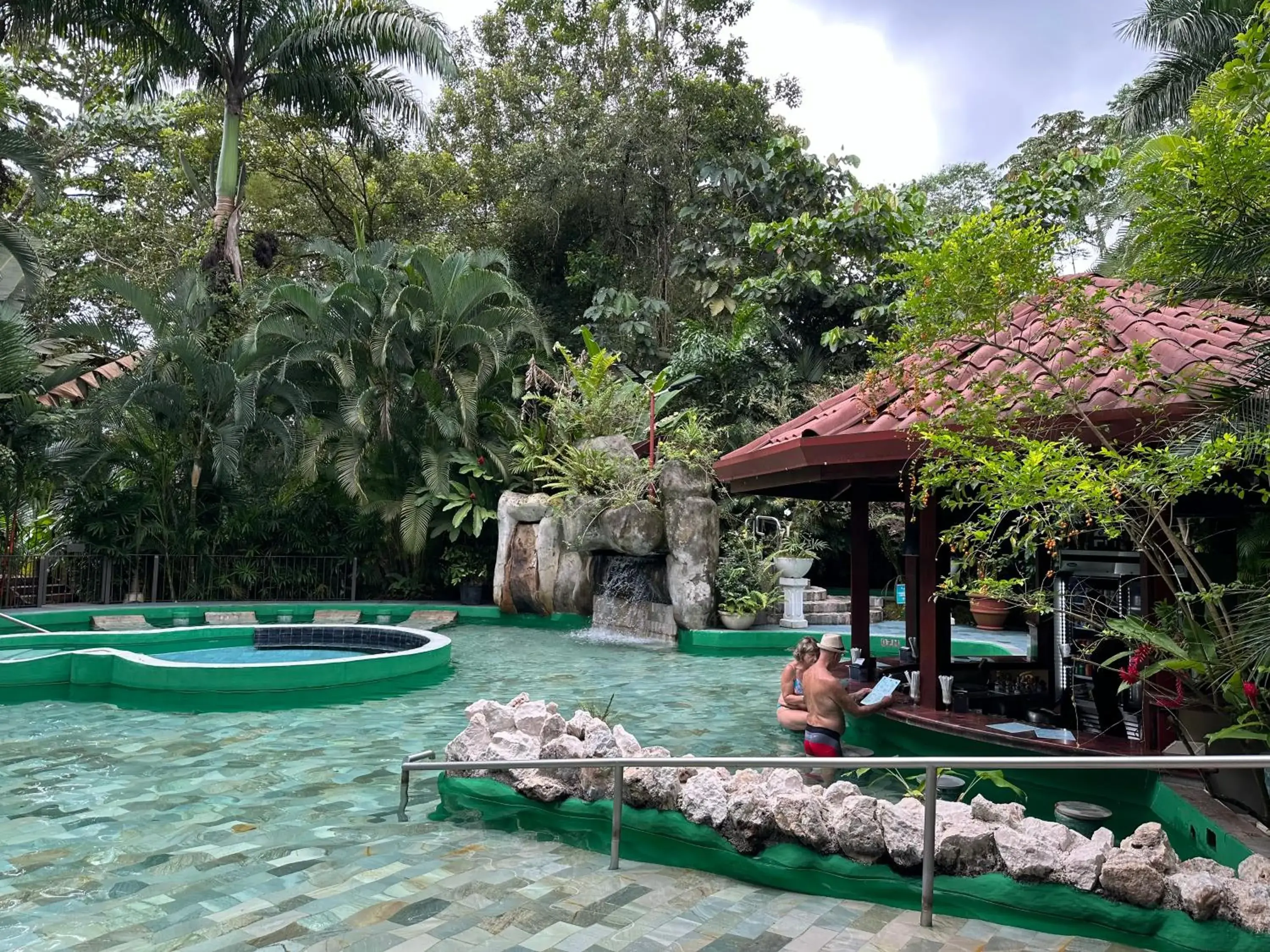 Lounge or bar in Paradise Hot Springs - Thermal Water & Volcano Views Lounge or bar in Paradise Hot Springs - Thermal Water & Volcano Views