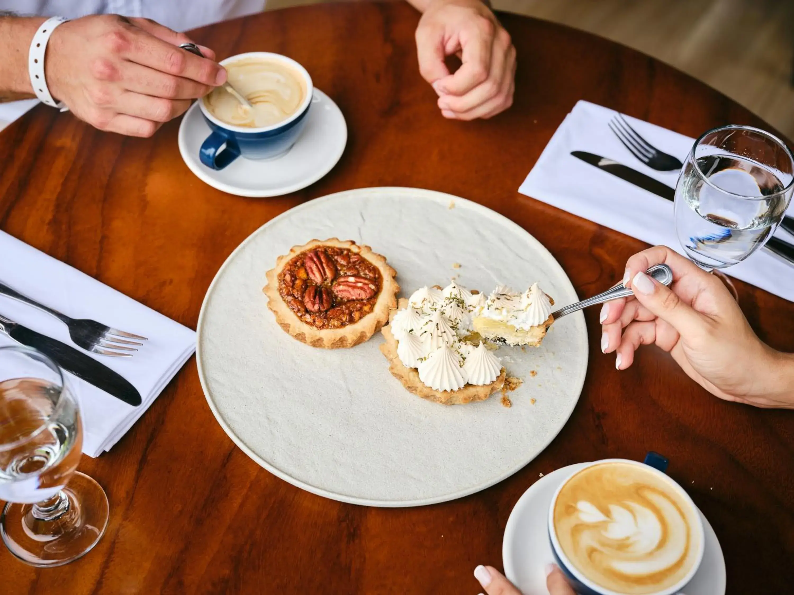 Food and drinks in Paradise Hot Springs - Thermal Water & Volcano Views Food and drinks in Paradise Hot Springs - Thermal Water & Volcano Views