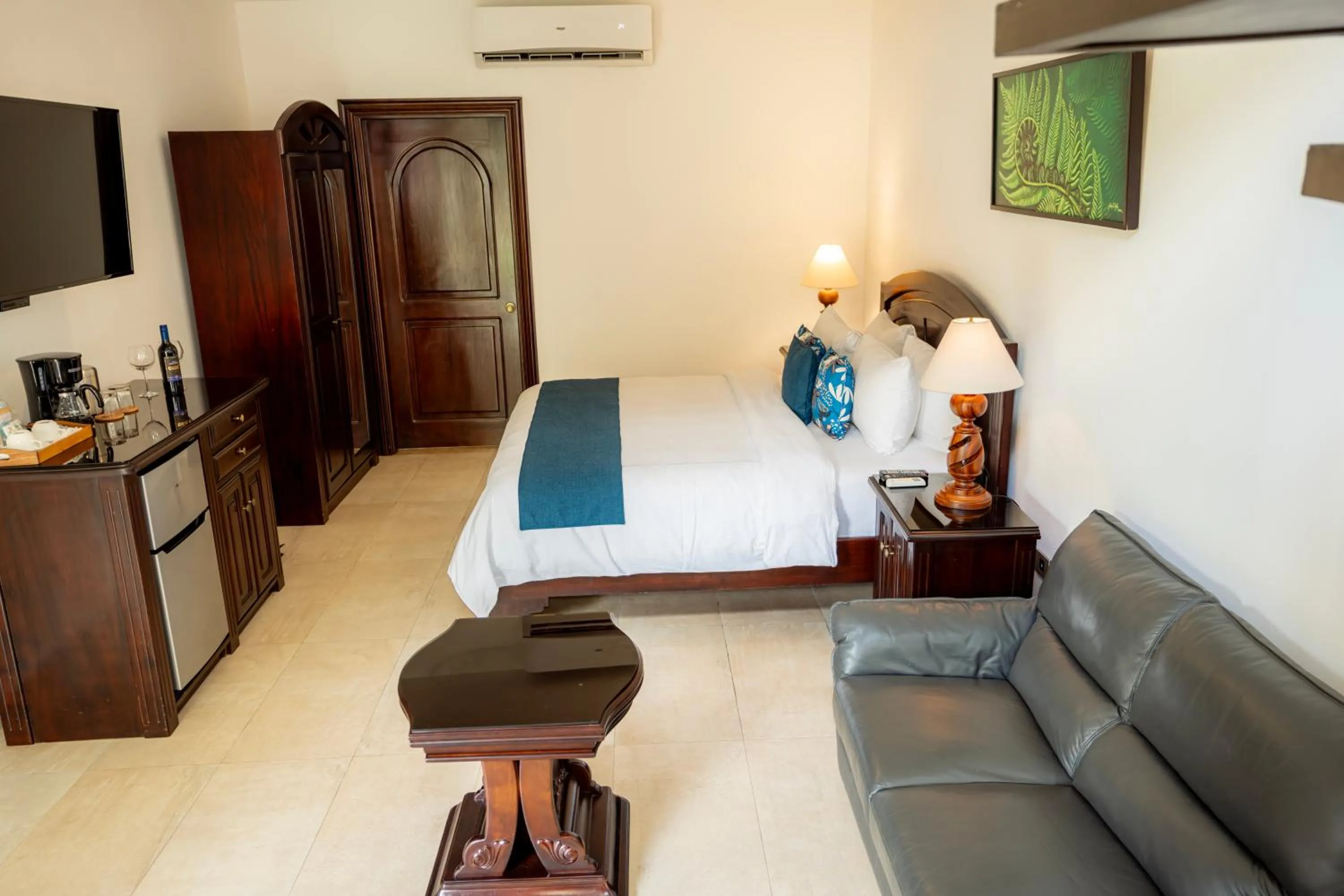 Bed in Paradise Hot Springs - Thermal Water & Volcano Views