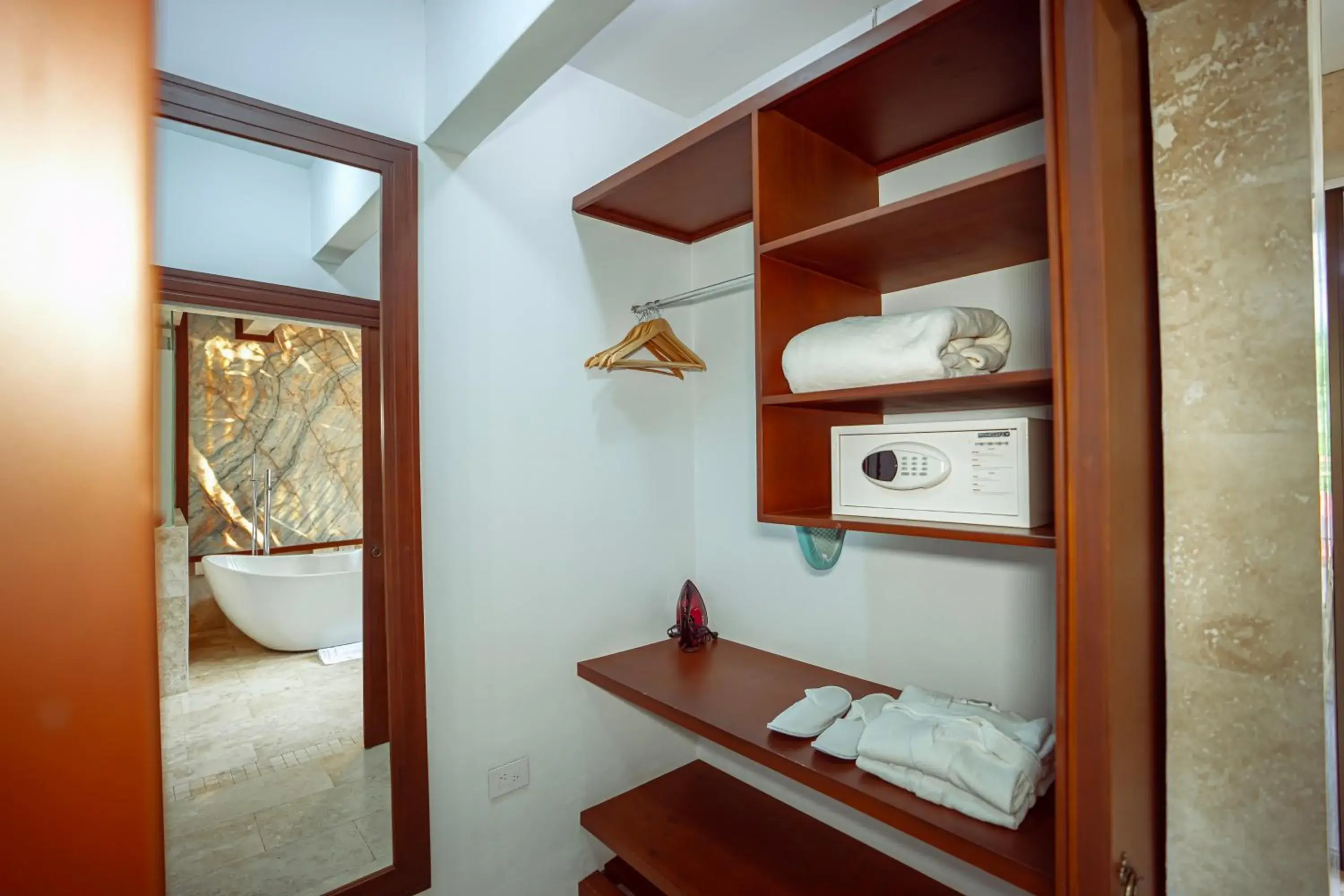 Bedroom in Paradise Hot Springs - Thermal Water & Volcano Views Bedroom in Paradise Hot Springs - Thermal Water & Volcano Views