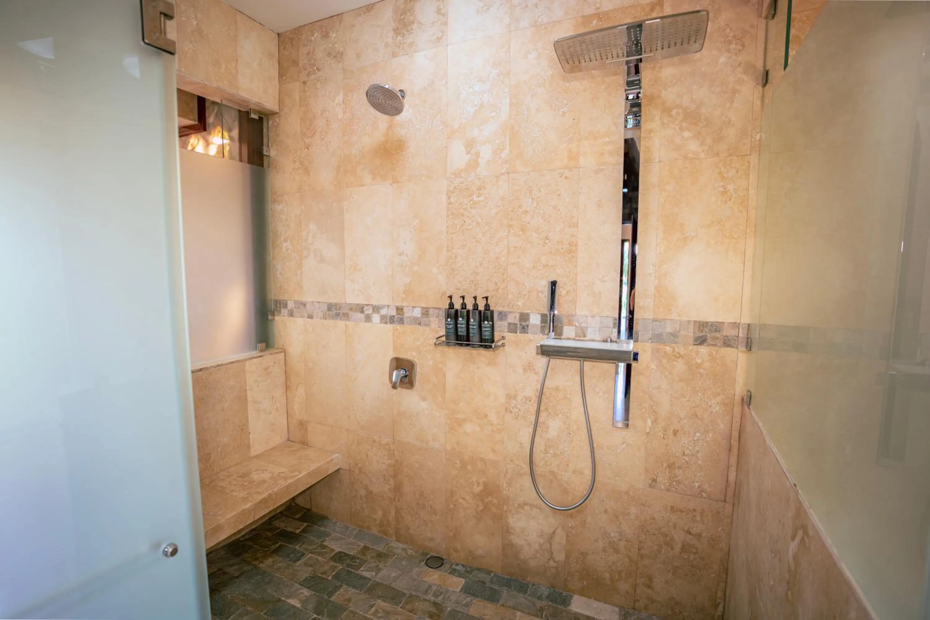 Shower in Paradise Hot Springs - Thermal Water & Volcano Views