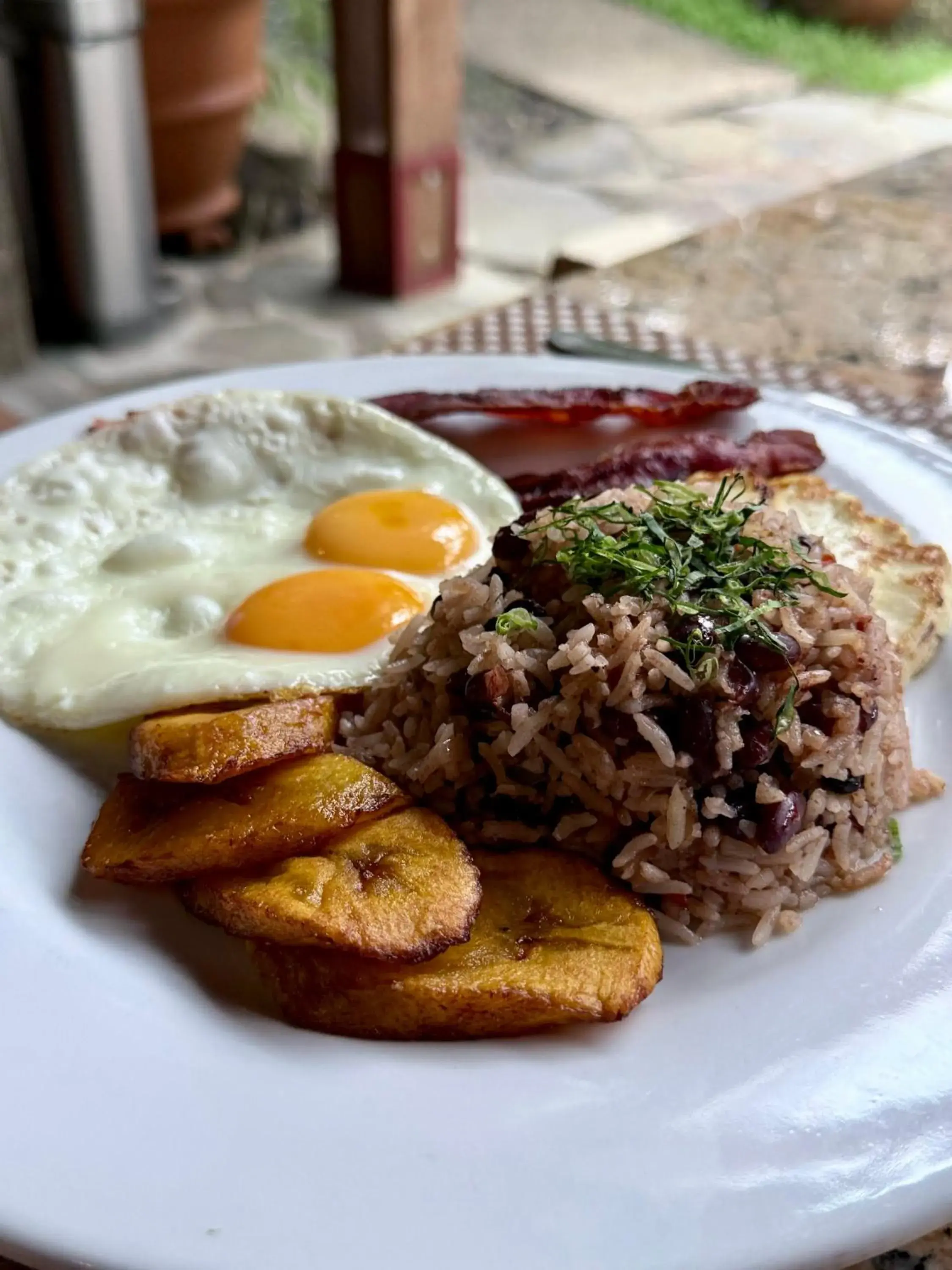 Breakfast in Paradise Hot Springs - Thermal Water & Volcano Views Breakfast in Paradise Hot Springs - Thermal Water & Volcano Views