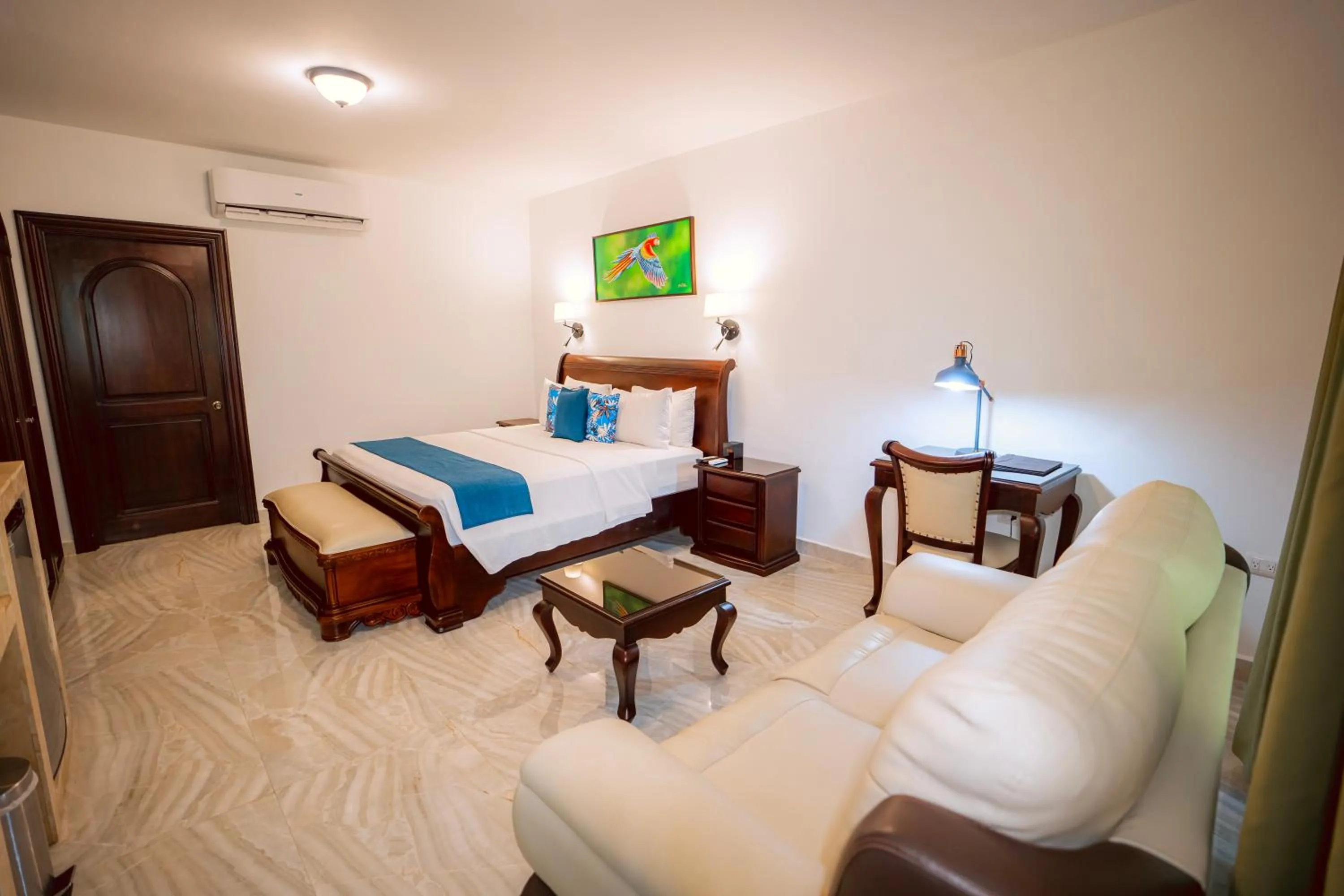 Bed in Paradise Hot Springs - Thermal Water & Volcano Views