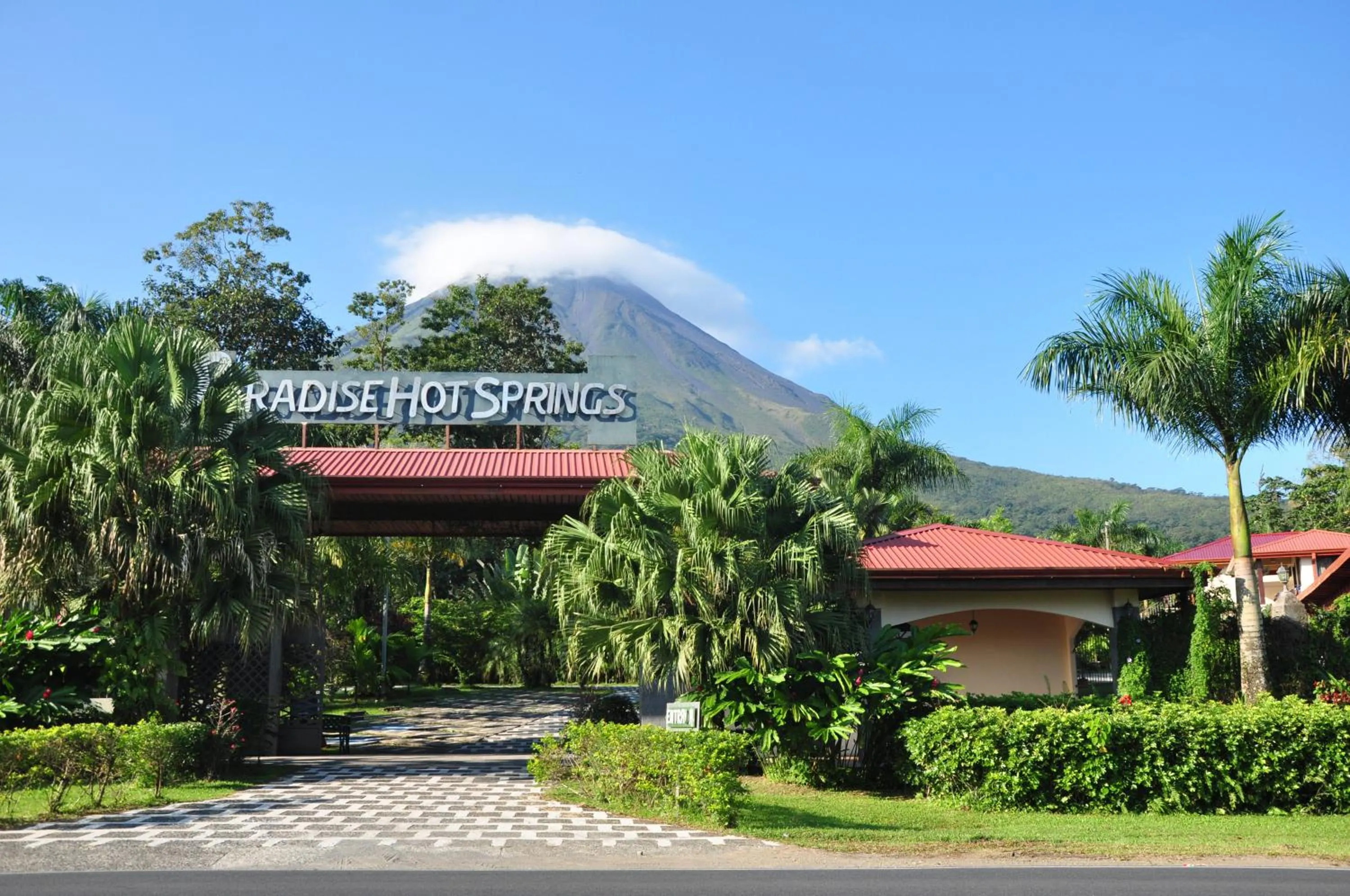Facade/entrance in Paradise Hot Springs - Thermal Water & Volcano Views