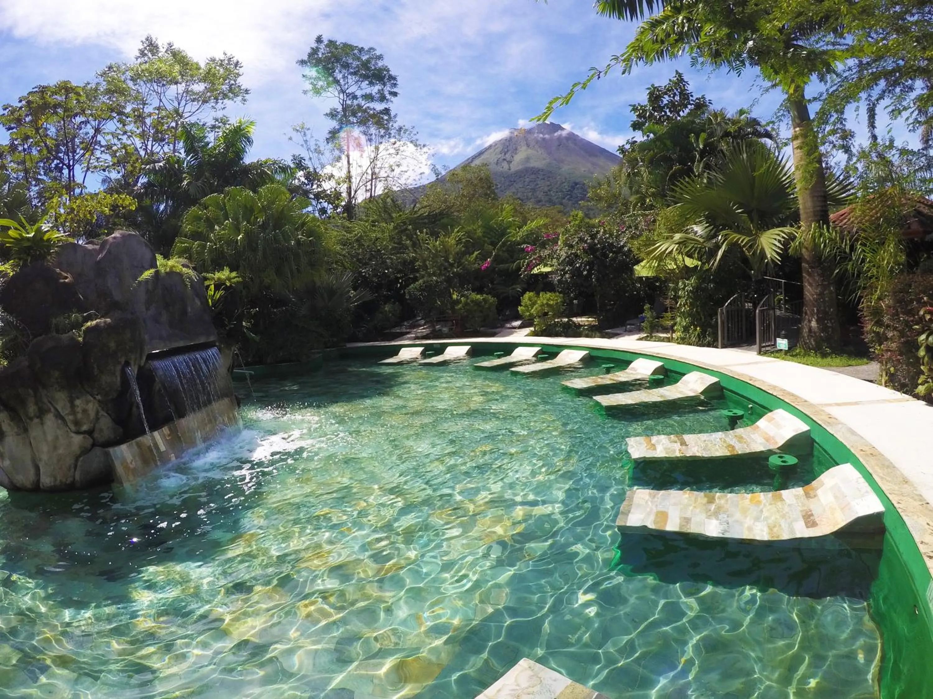 Day in Paradise Hot Springs - Thermal Water & Volcano Views
