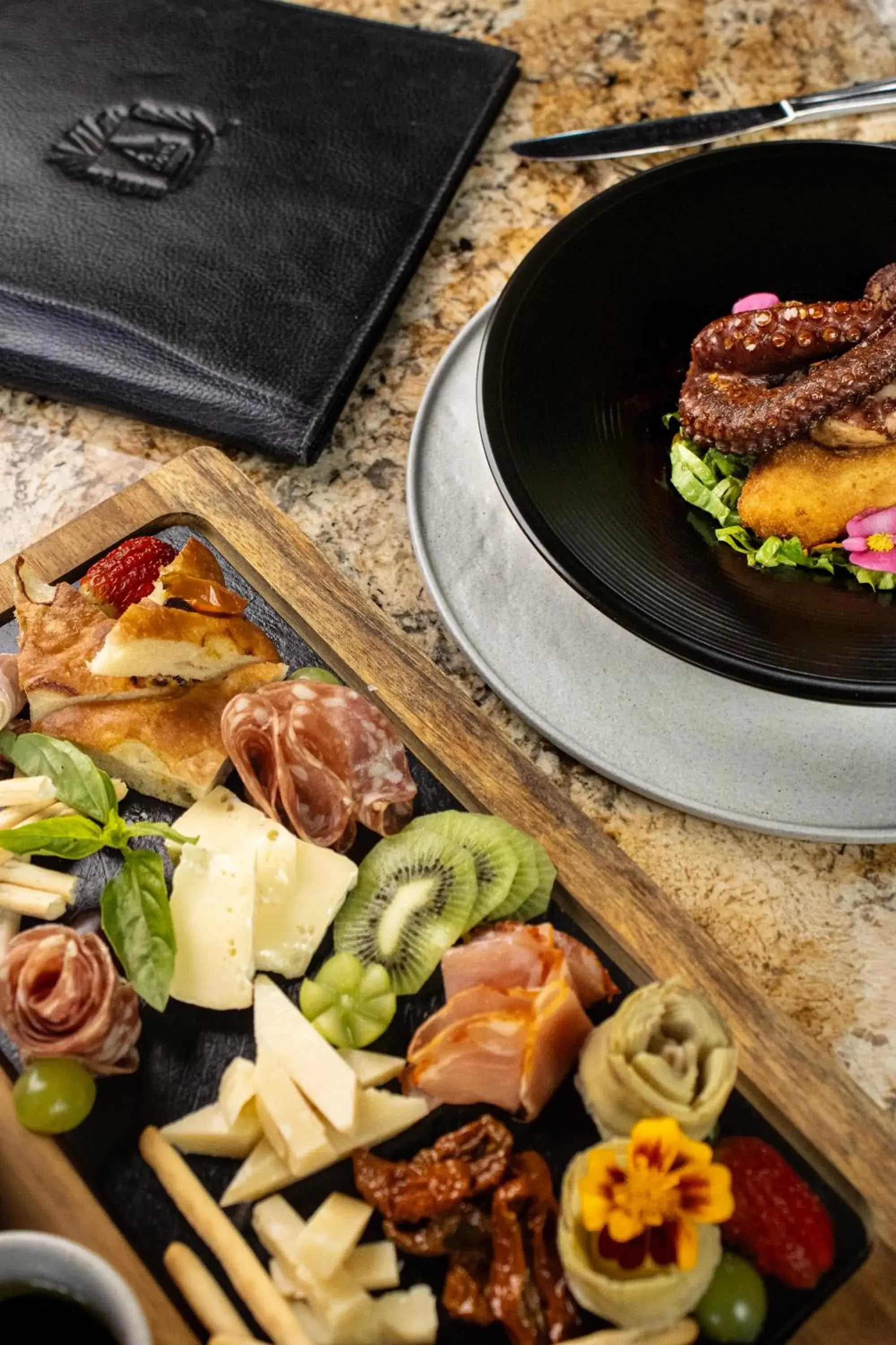 Food and drinks in Paradise Hot Springs - Thermal Water & Volcano Views Food and drinks in Paradise Hot Springs - Thermal Water & Volcano Views