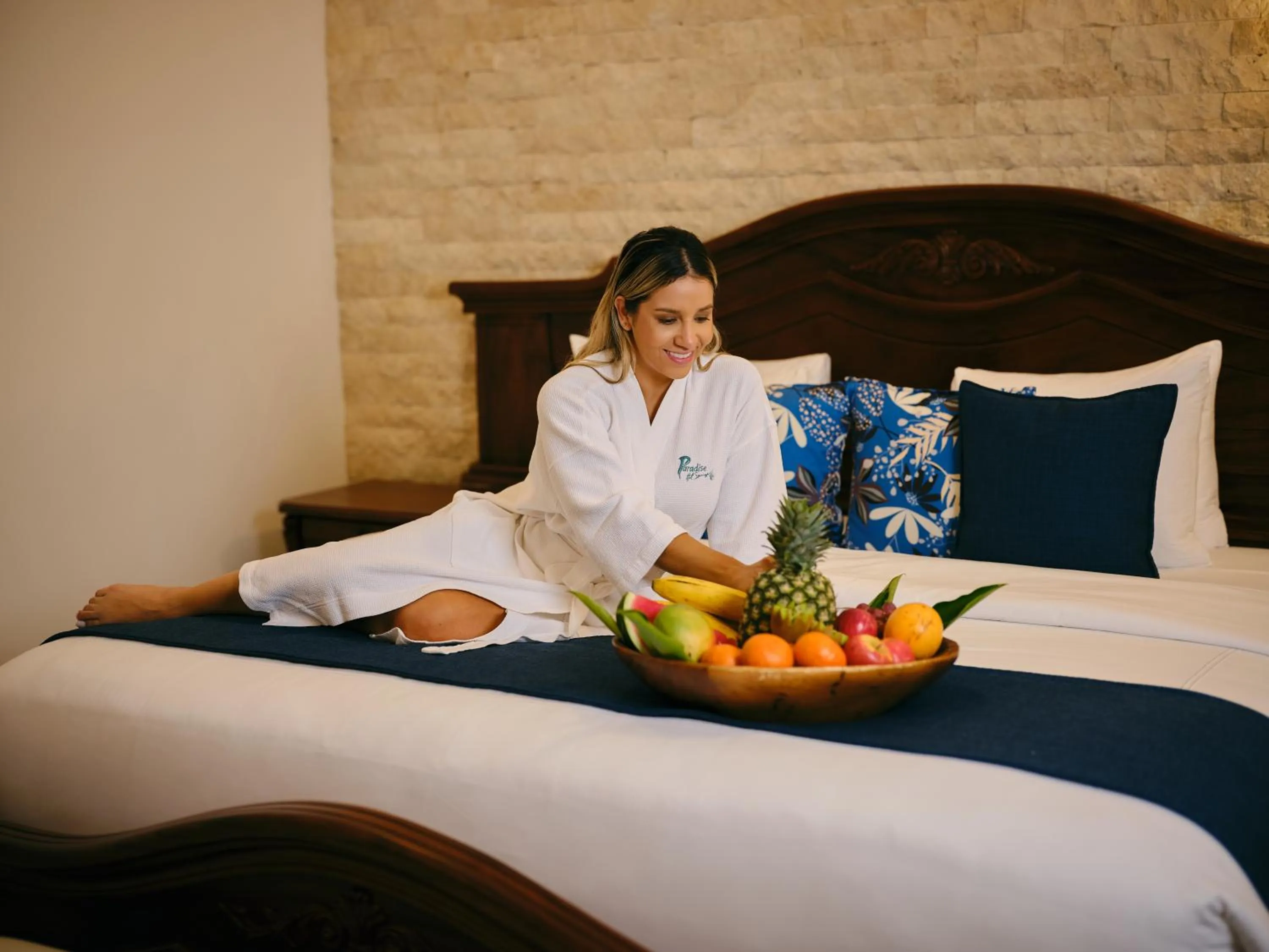 Bed in Paradise Hot Springs - Thermal Water & Volcano Views