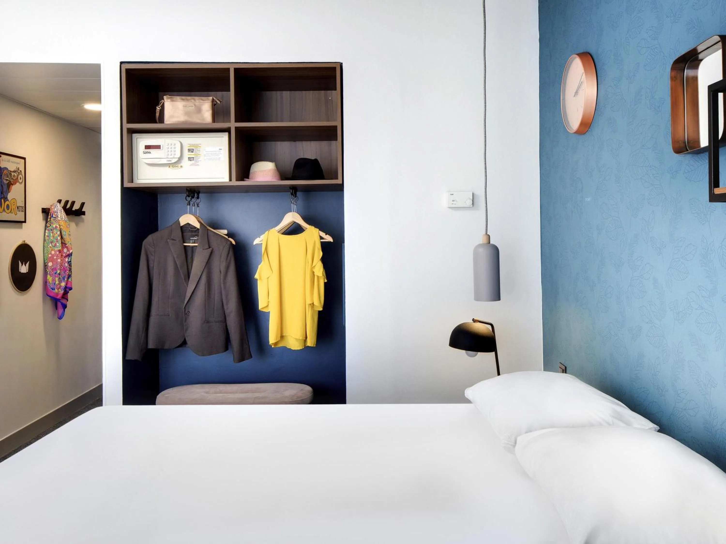 Bedroom, Bed in Hôtel ibis Styles Clermont-Ferrand Gare