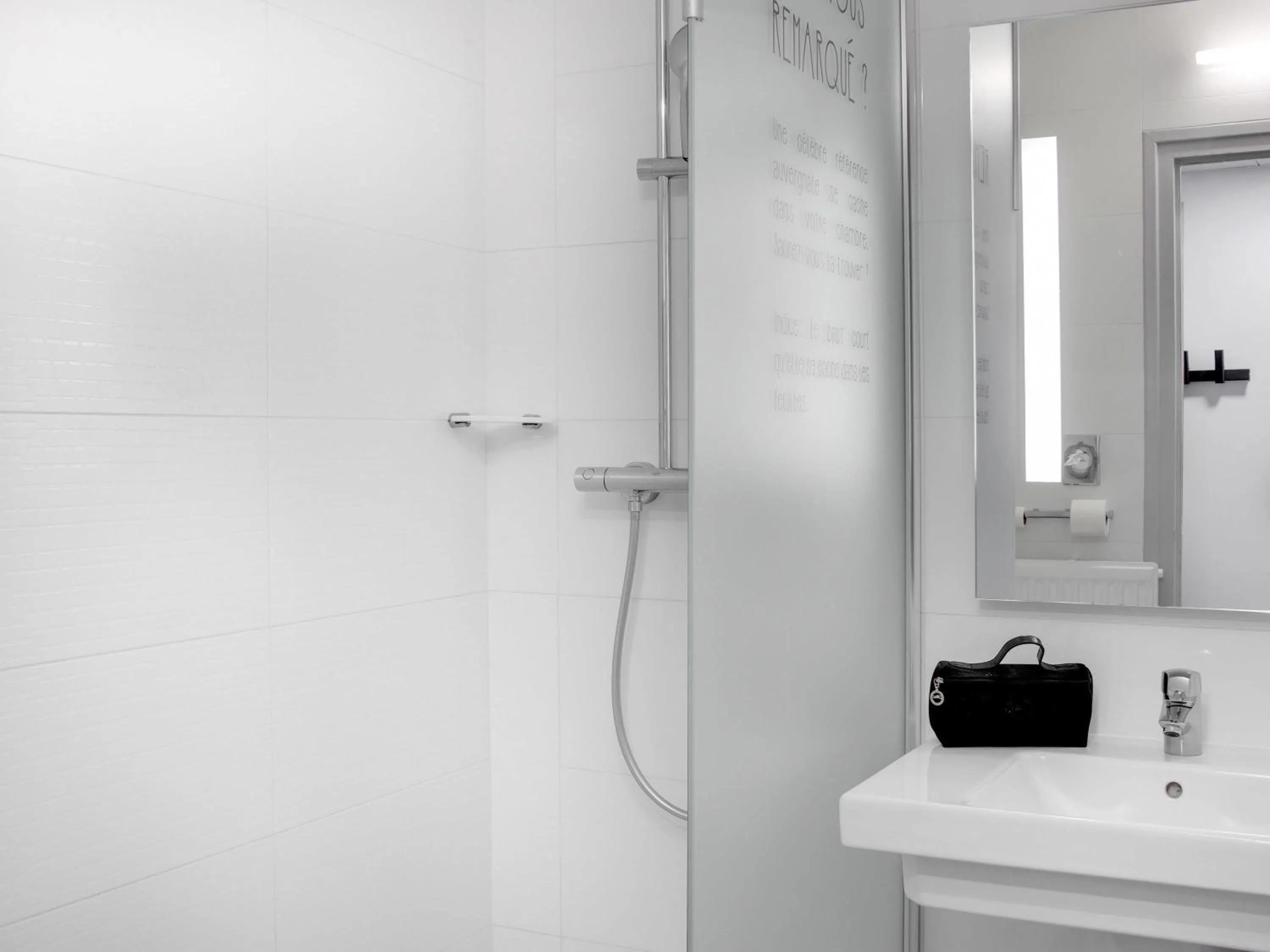 Bedroom in Hôtel ibis Styles Clermont-Ferrand Gare