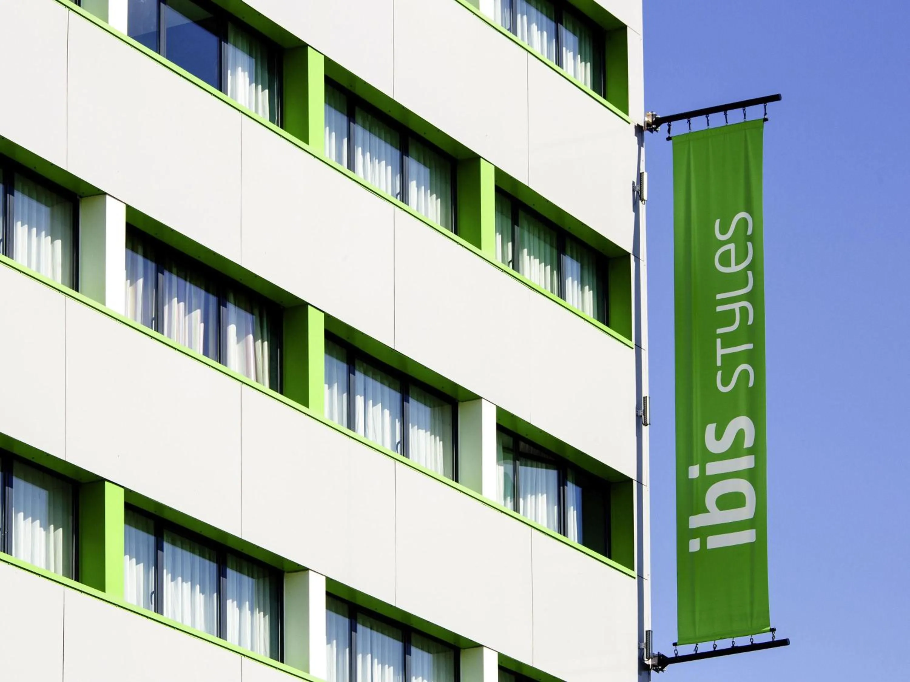 Property building in Hôtel ibis Styles Clermont-Ferrand Gare