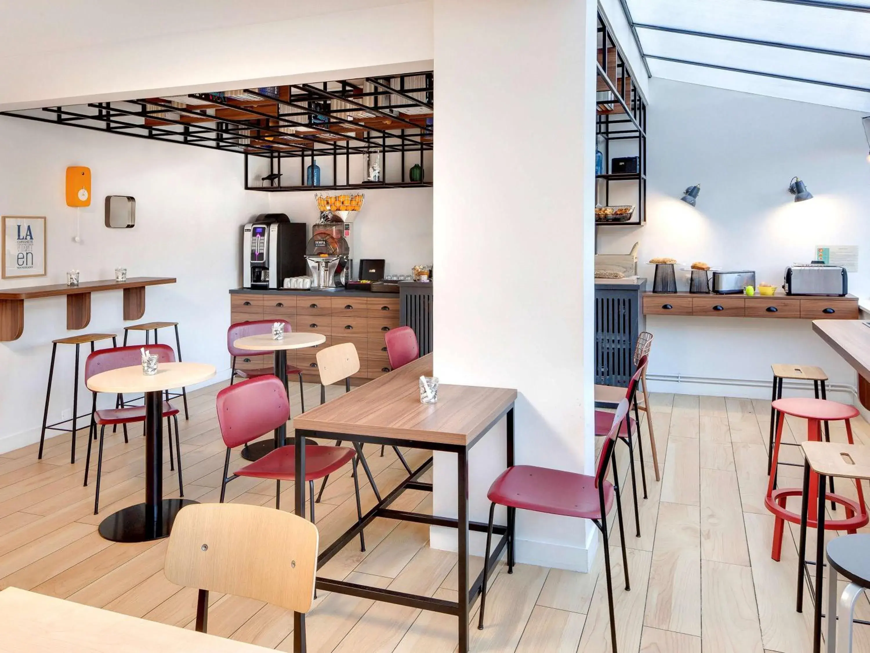 Restaurant/places to eat in Hôtel ibis Styles Clermont-Ferrand Gare Restaurant/places to eat in Hôtel ibis Styles Clermont-Ferrand Gare