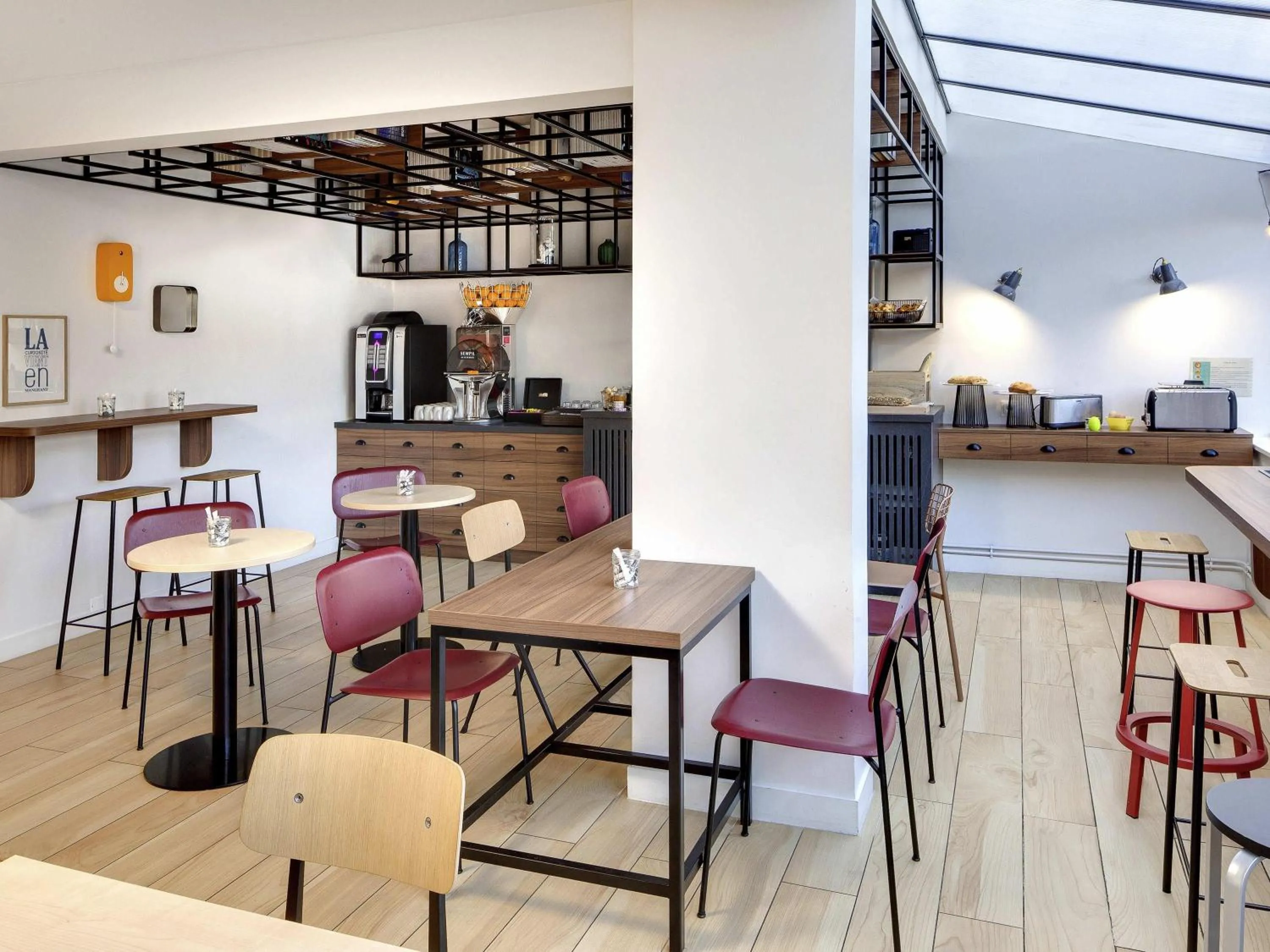 Breakfast in Hôtel ibis Styles Clermont-Ferrand Gare