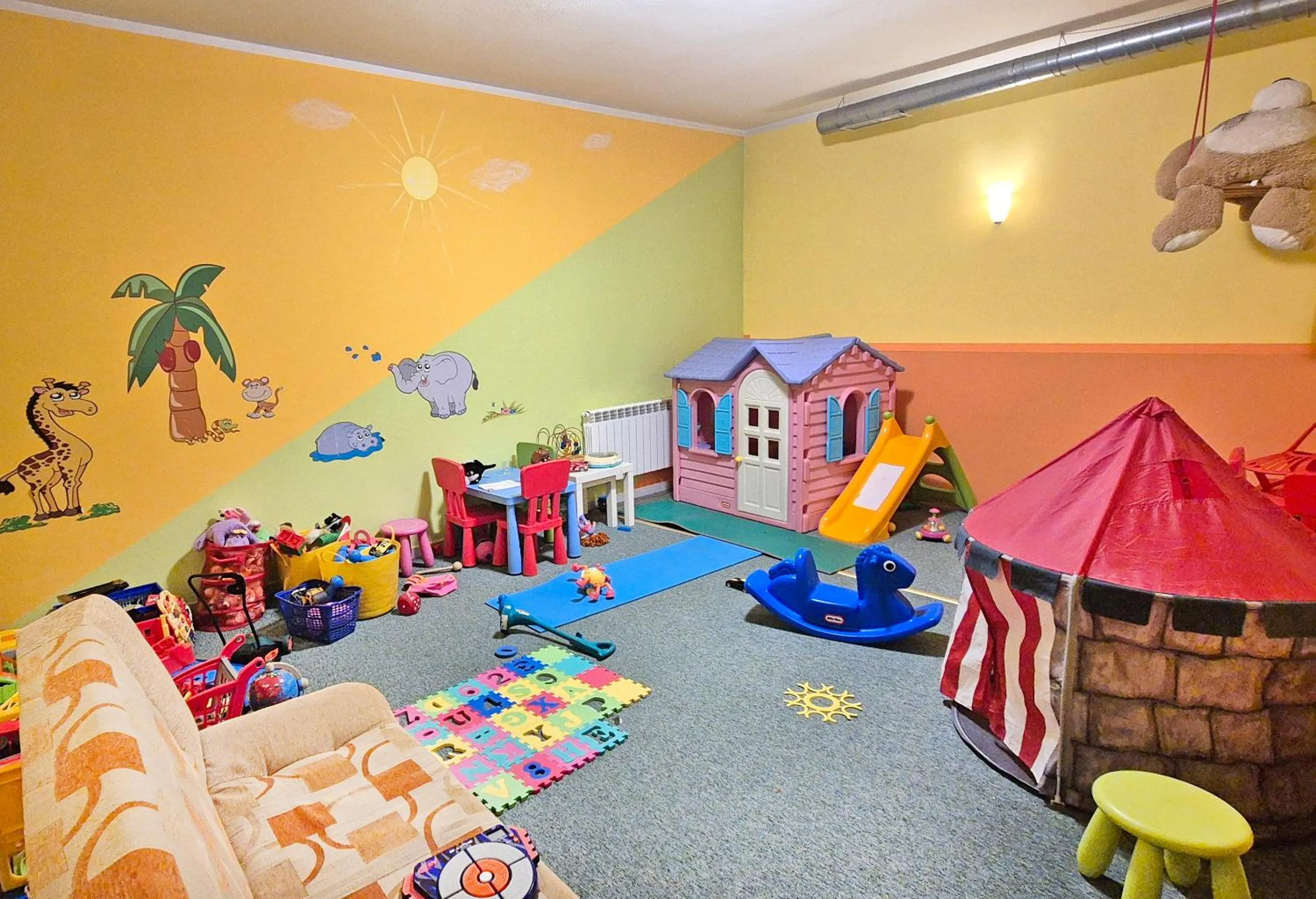 Children play ground in VILLA MEDICA - z ogrzewanym basenem i pełnym wyżywieniem