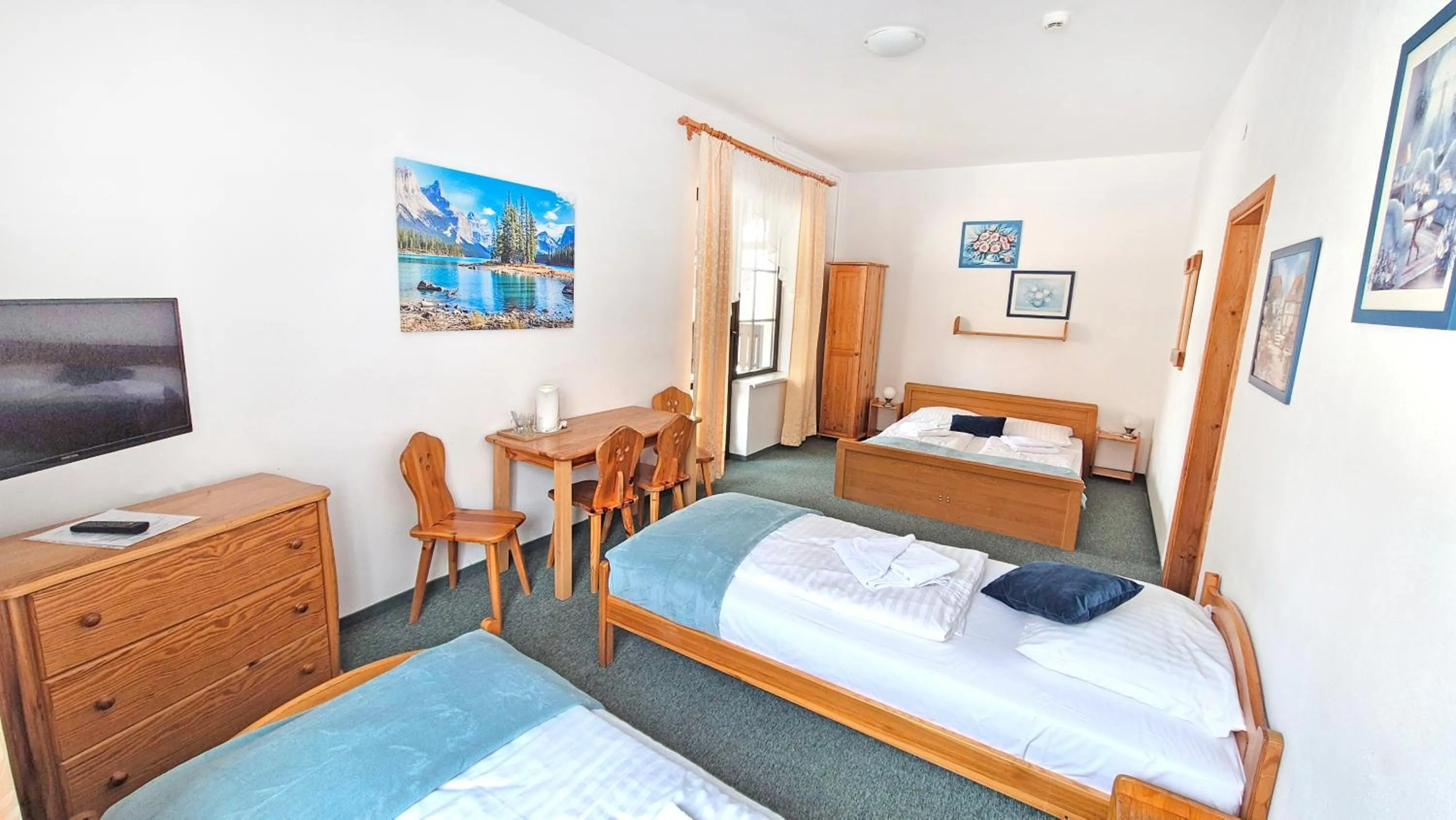 Photo of the whole room, Bed in VILLA MEDICA - z ogrzewanym basenem i pełnym wyżywieniem