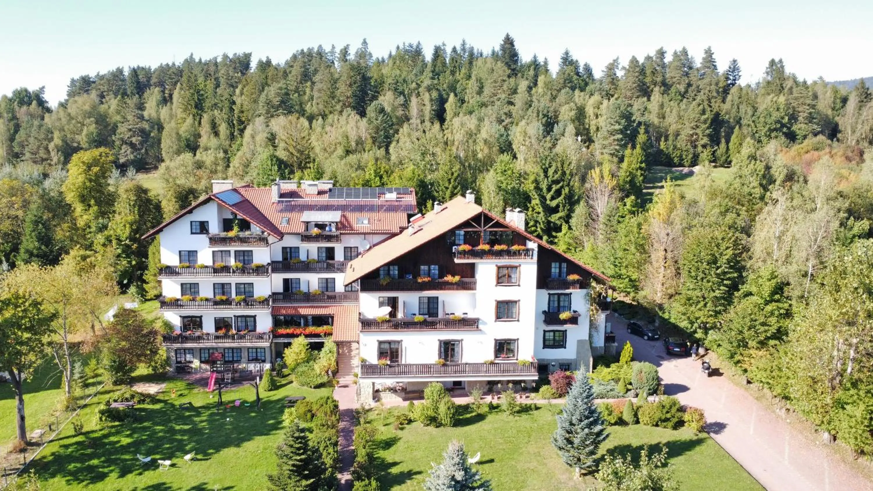Property building in VILLA MEDICA - z ogrzewanym basenem i pełnym wyżywieniem