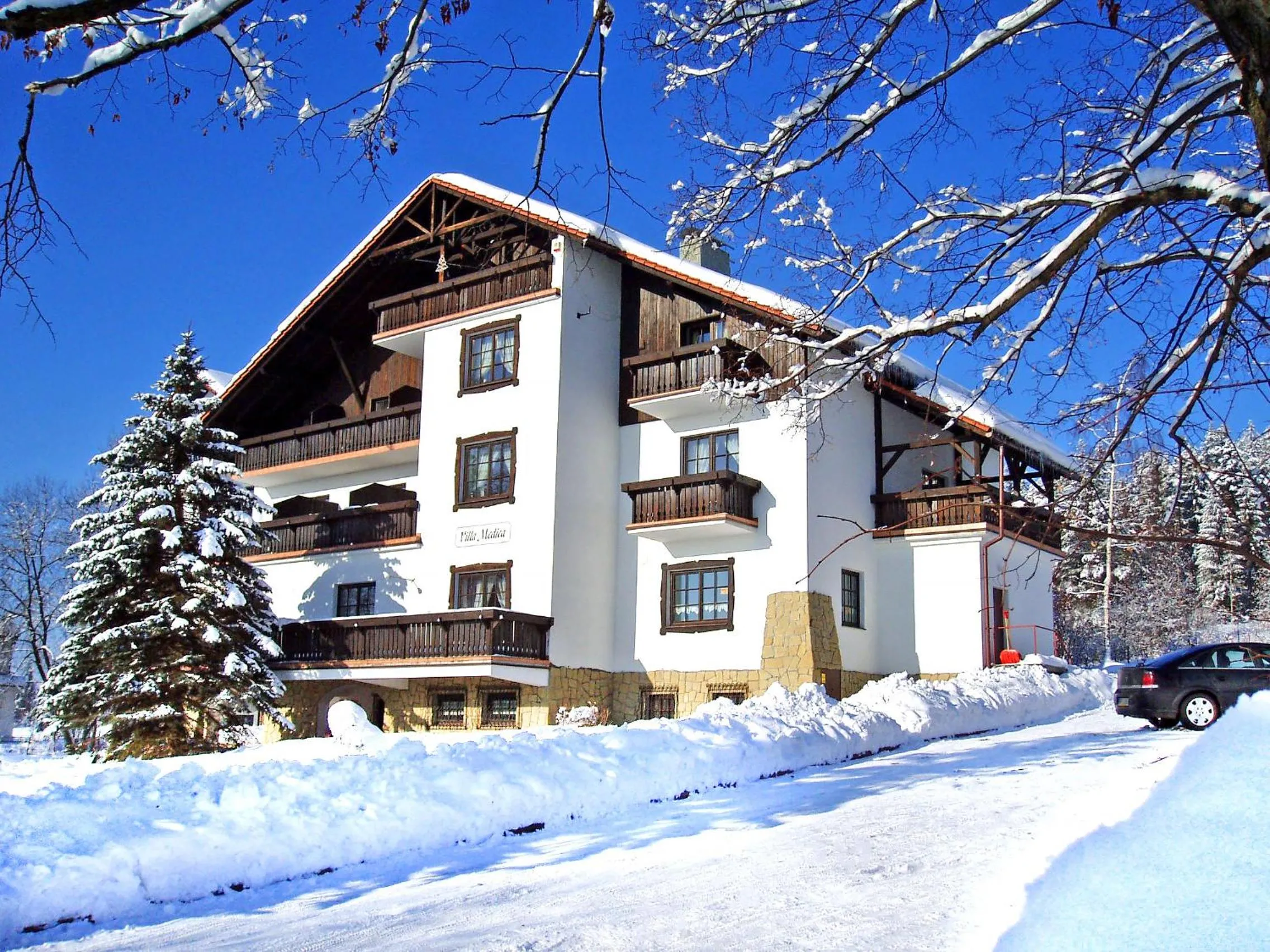 Property building in VILLA MEDICA - z ogrzewanym basenem i pełnym wyżywieniem