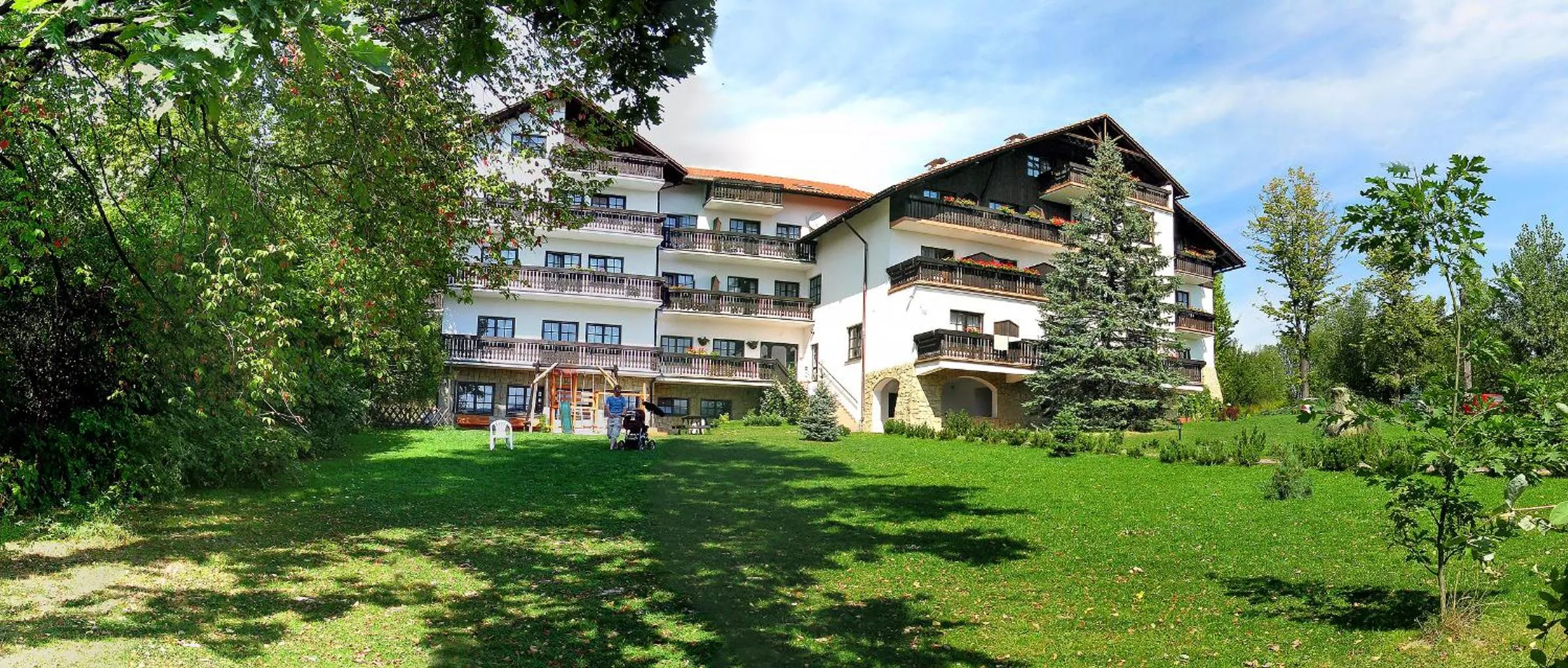 Property building in VILLA MEDICA - z ogrzewanym basenem i pełnym wyżywieniem