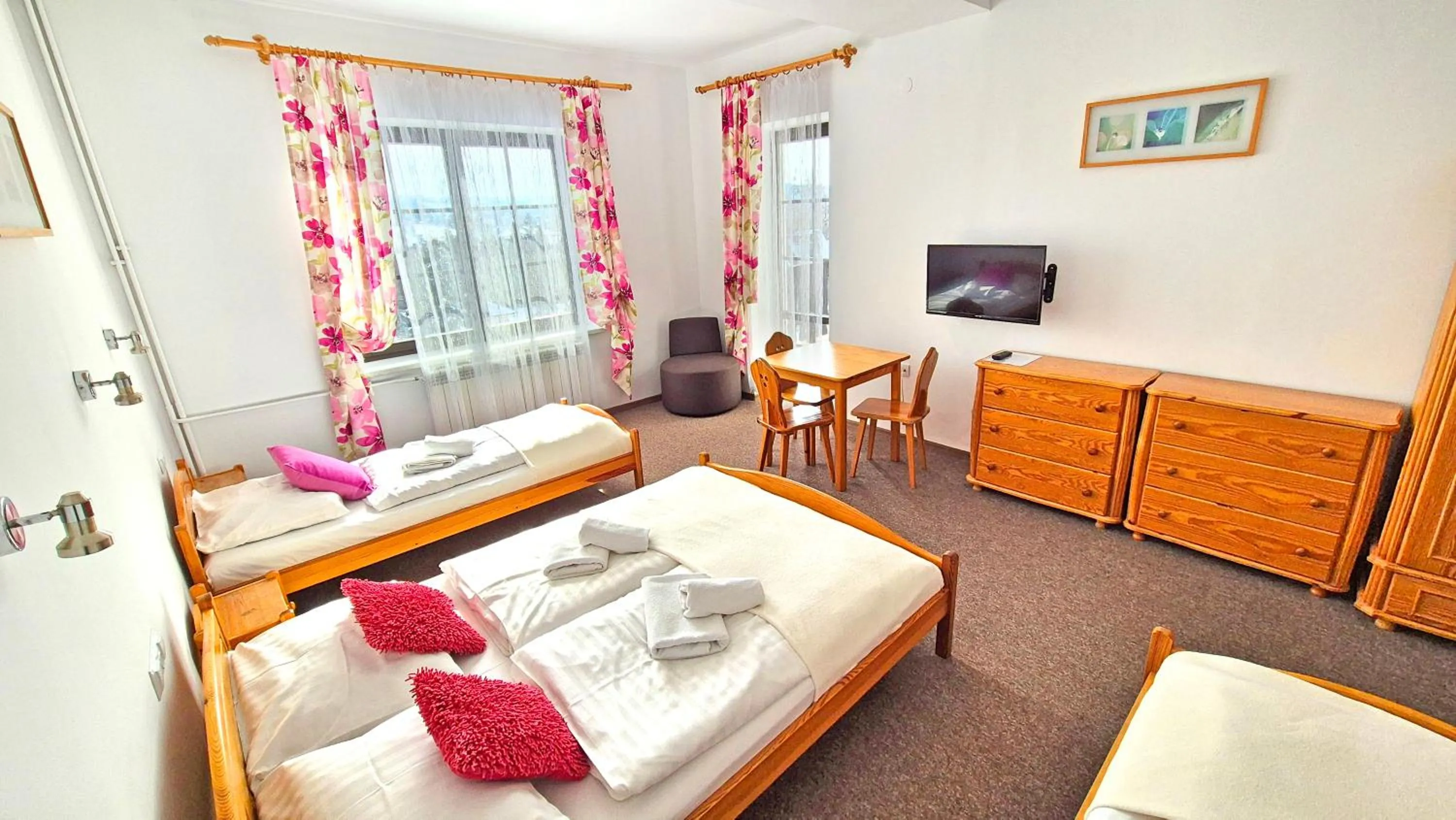 Photo of the whole room, Bed in VILLA MEDICA - z ogrzewanym basenem i pełnym wyżywieniem