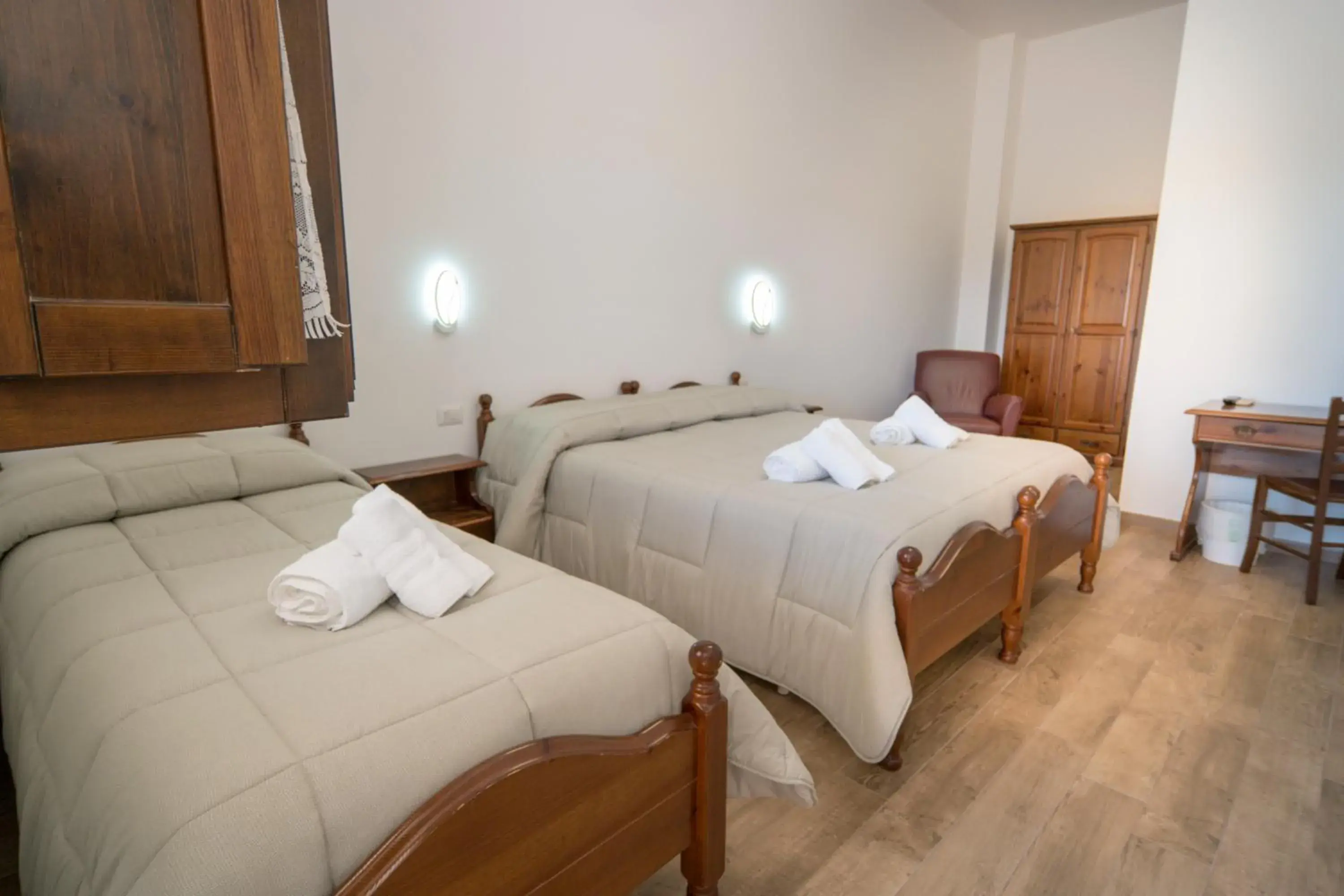 Classic Triple Room - single occupancy in Agriturismo Le Matinelle Classic Triple Room - single occupancy in Agriturismo Le Matinelle