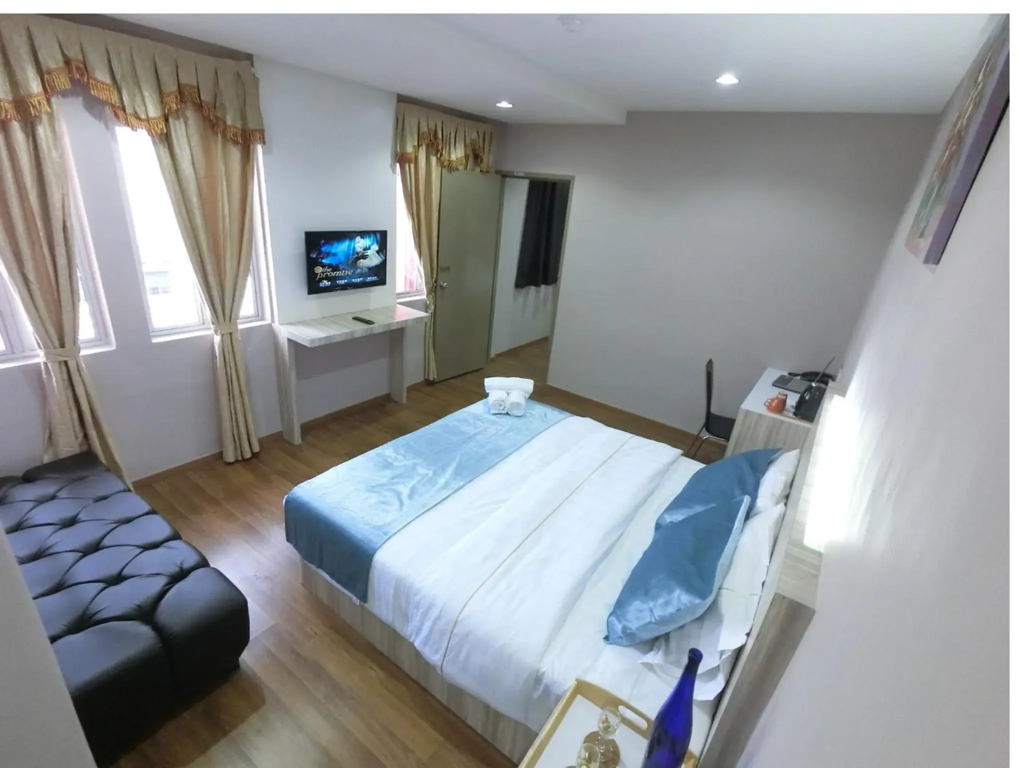 Seating area, Bed in Royale Hotel Batu Gajah Seating area, Bed in Royale Hotel Batu Gajah