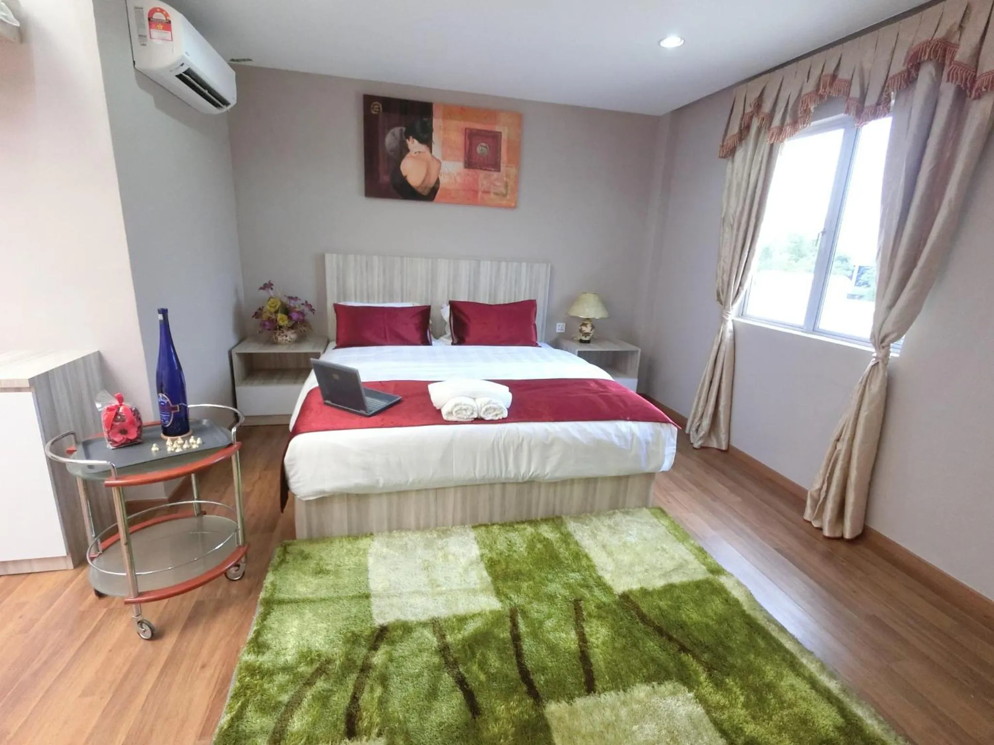 Garden view, Bed in Royale Hotel Batu Gajah