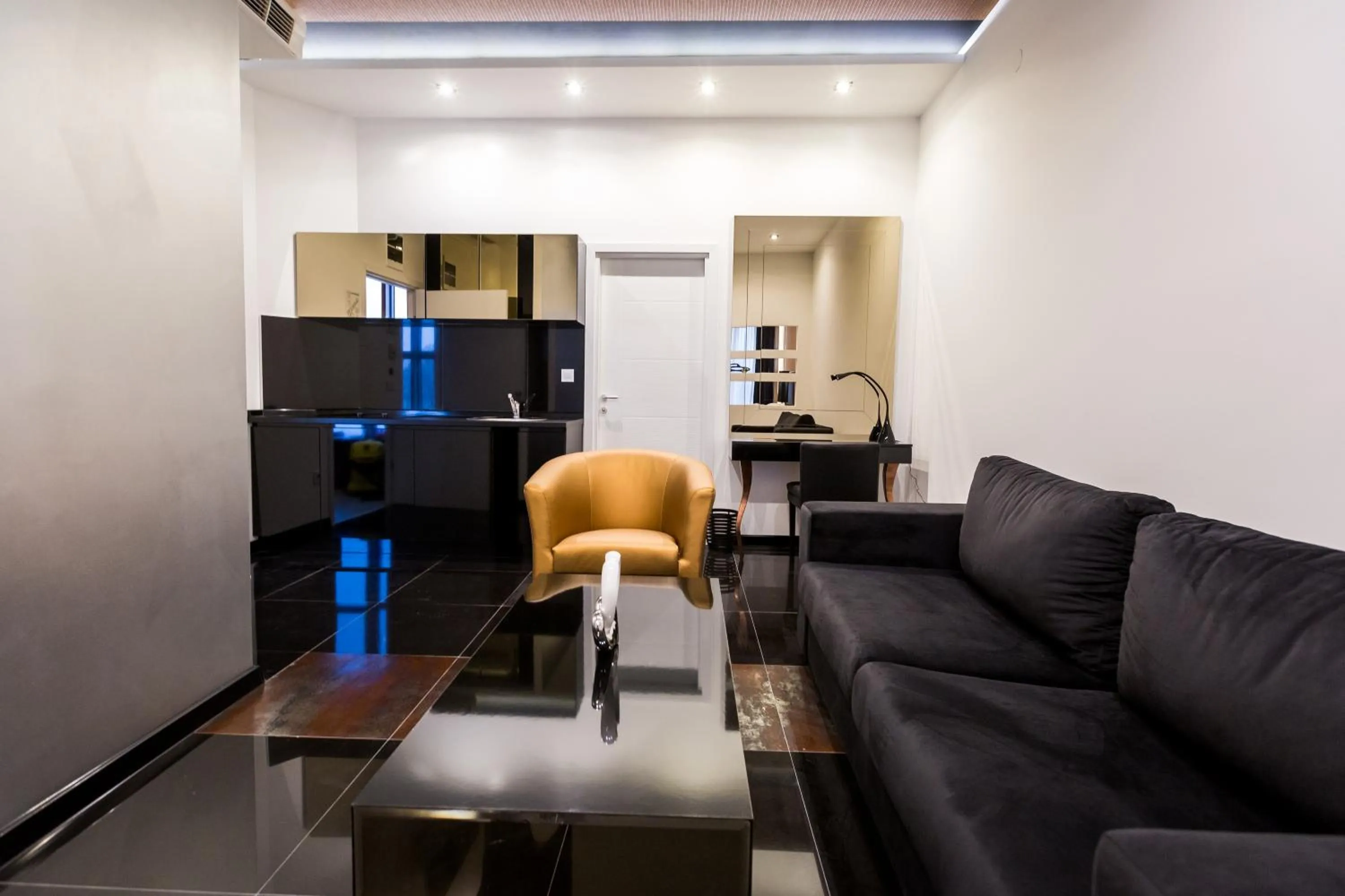 Deluxe Studio in Hotel Crystal Light