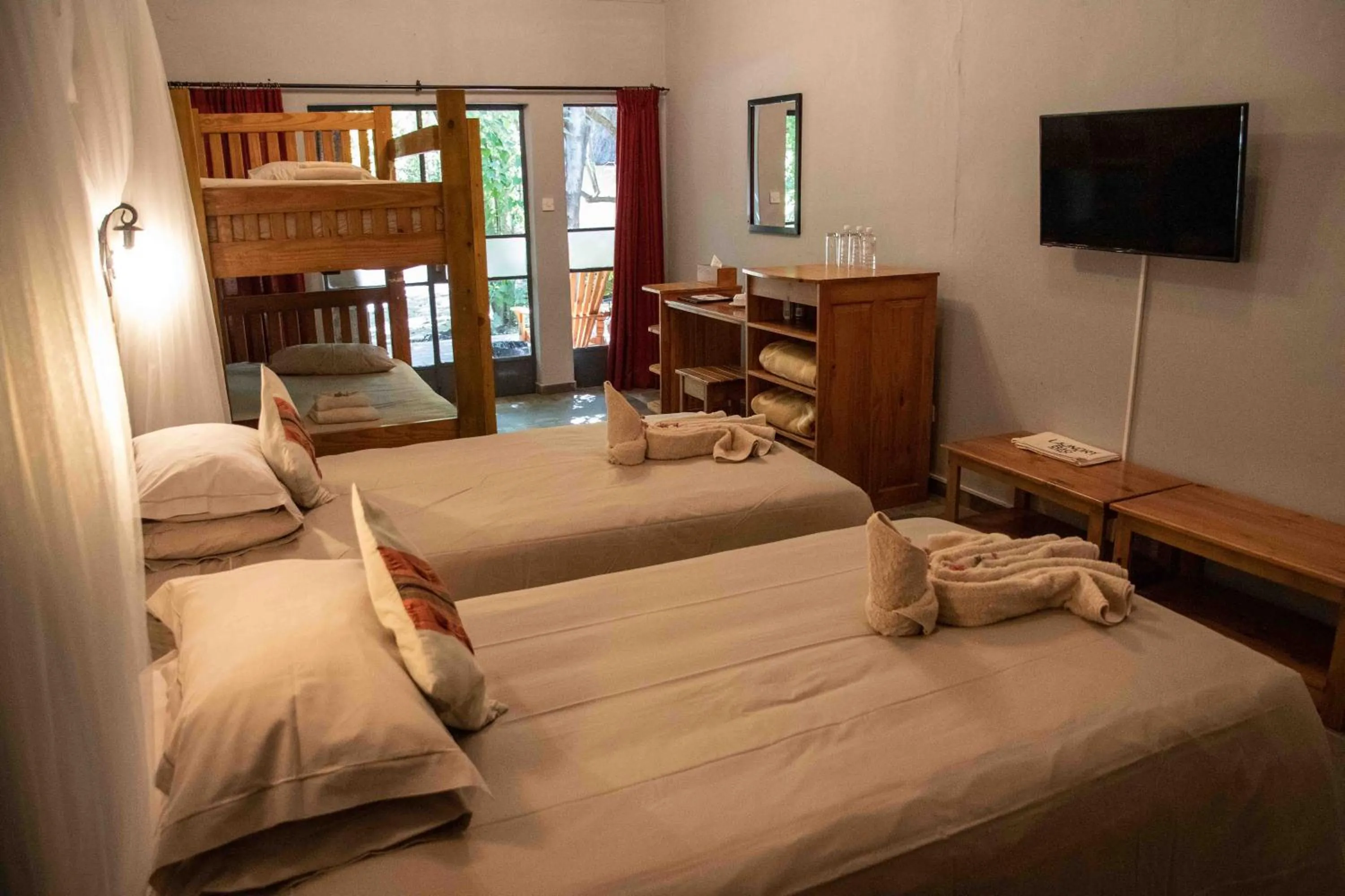 Photo of the whole room, Bed in Island Safari Lodge